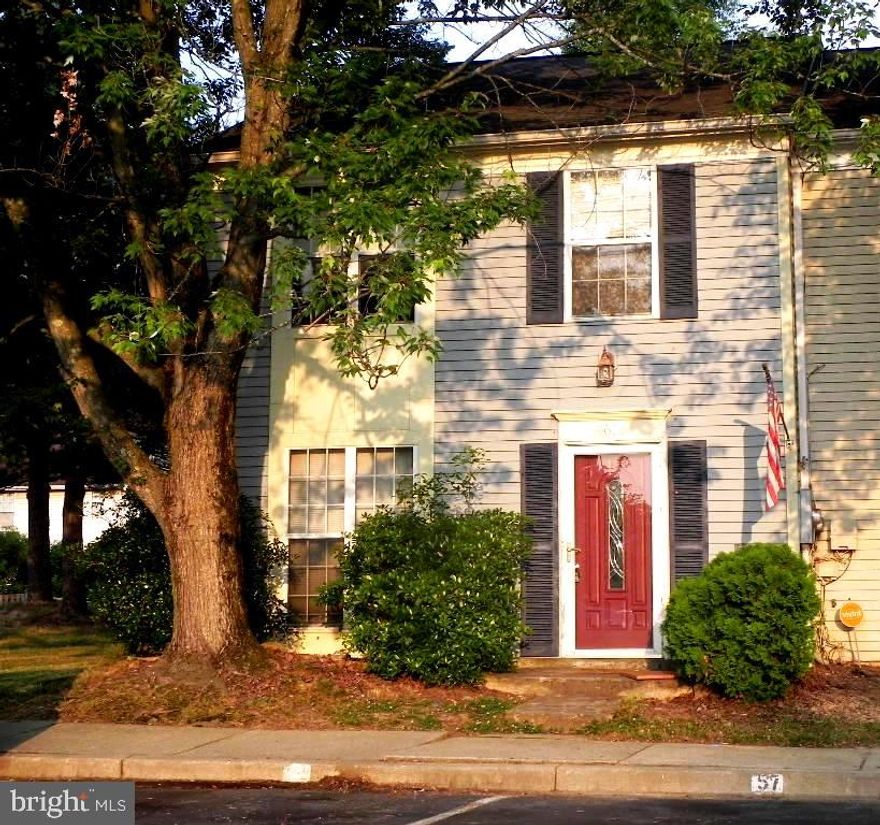 ALL OFFERS and BEST AND FINAL due FRIDAY, JUNE 16 by 2:00.A nice END UNIT townhome ready to be updated and a little TLC.  kitchen with Corian breakfast bar & counter-tops.   Stainless steel appliances with cherry cabinets.  Bathrooms have been updated with ceramic tile and modern faucets.   Good Location....close to everything.  This property is sold As-Is!!