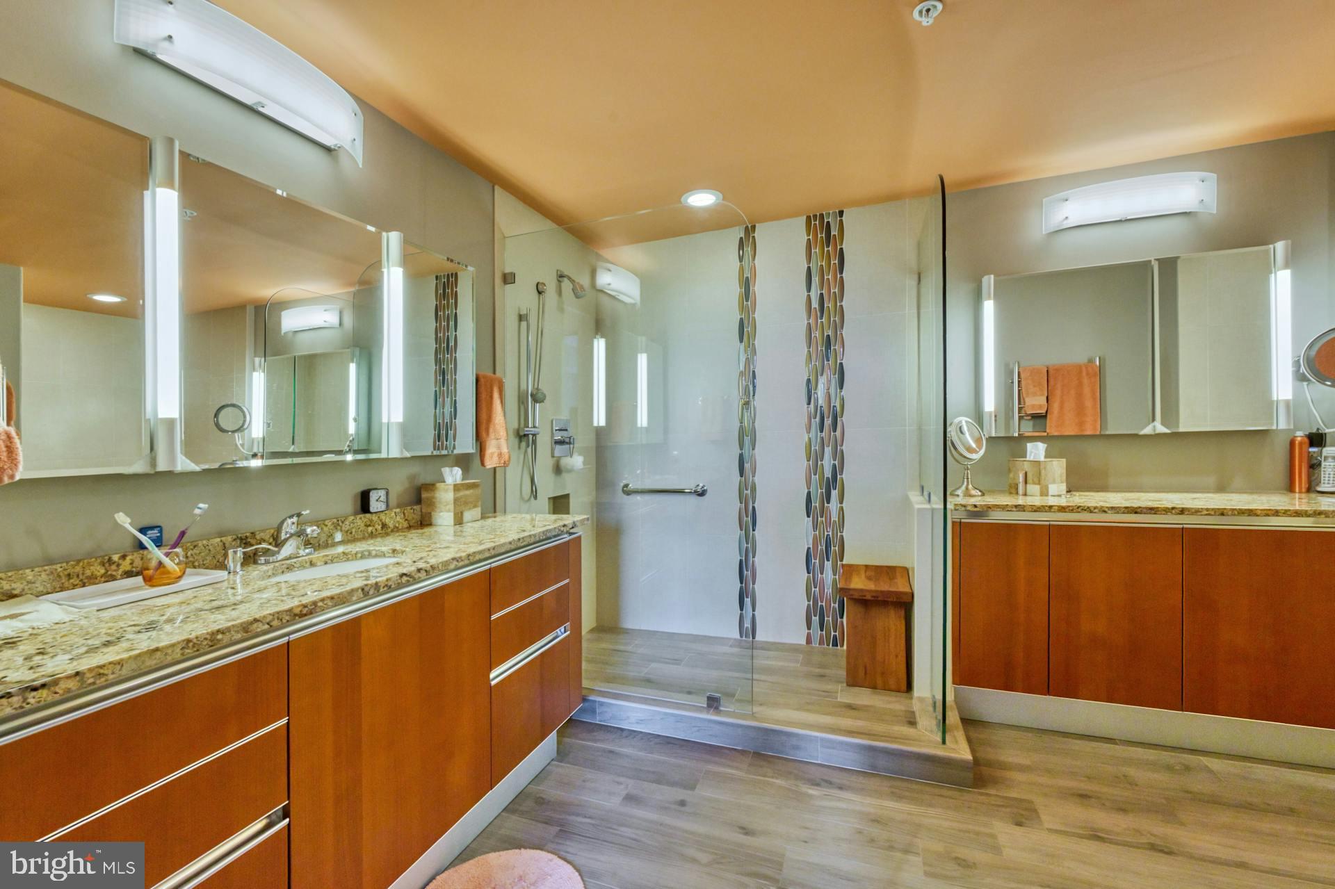 MIDTOWN AT RESTON TOWN CENTER - Residential