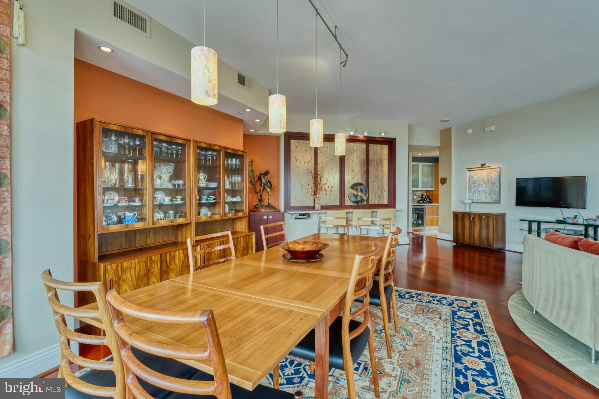 MIDTOWN AT RESTON TOWN CENTER - Residential