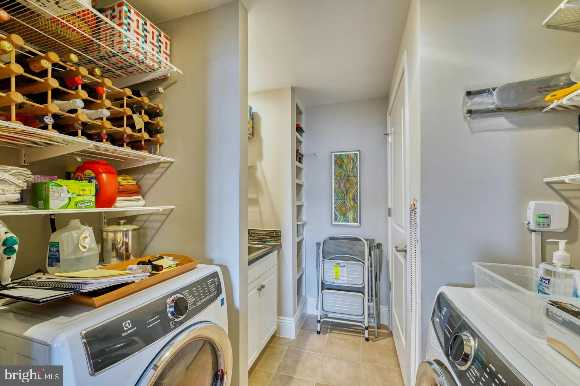 MIDTOWN AT RESTON TOWN CENTER - Residential