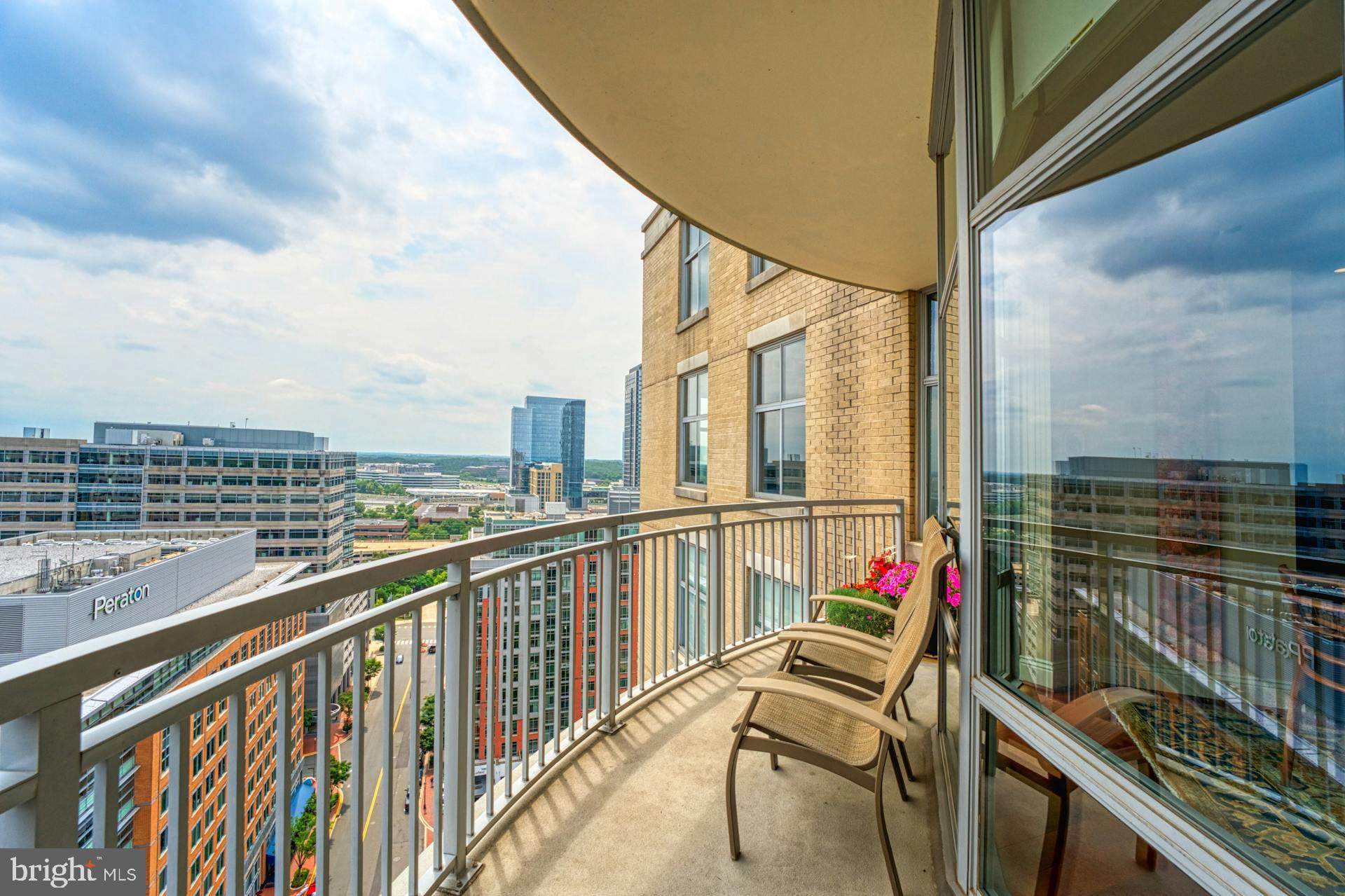 MIDTOWN AT RESTON TOWN CENTER - Residential