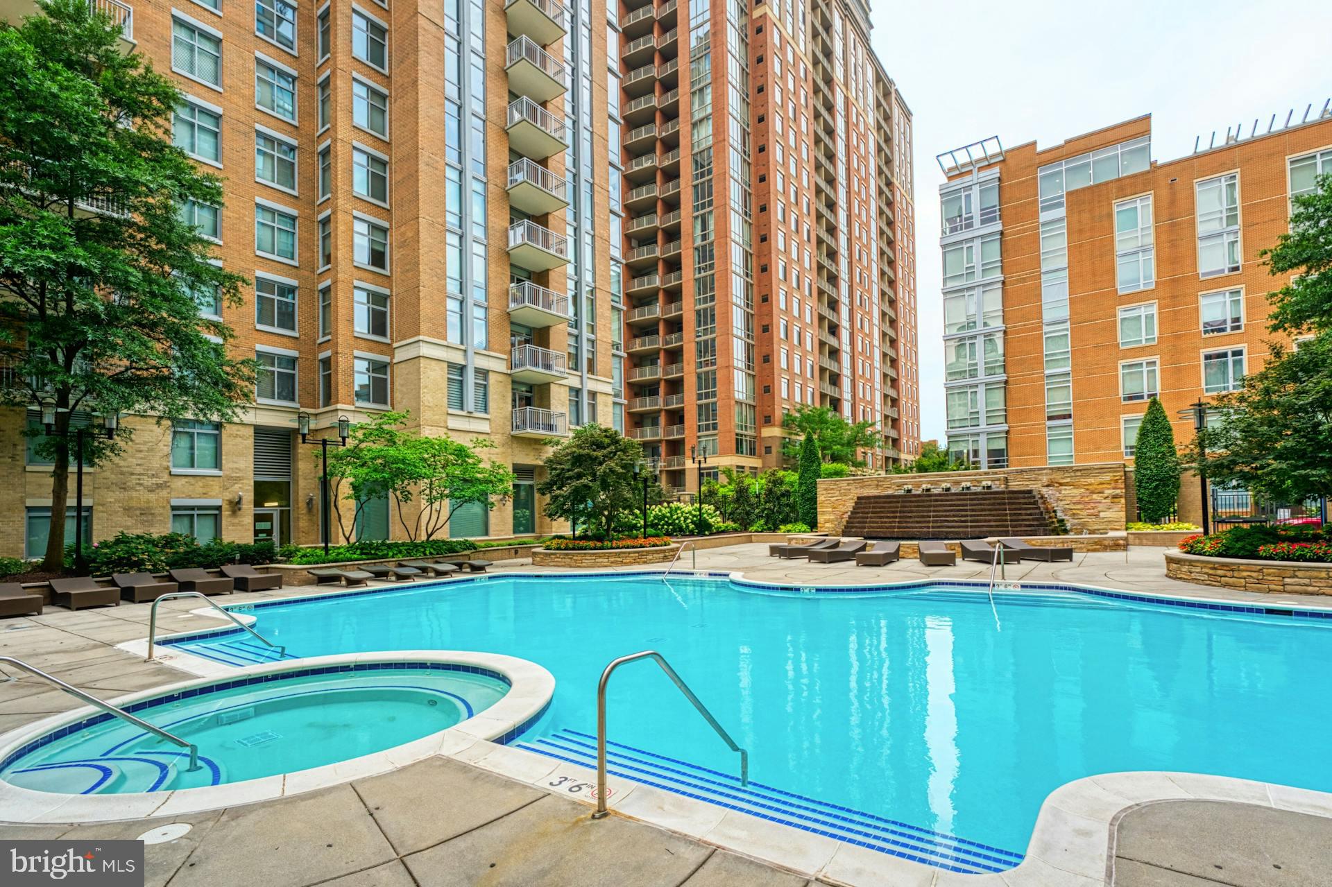 MIDTOWN AT RESTON TOWN CENTER - Residential