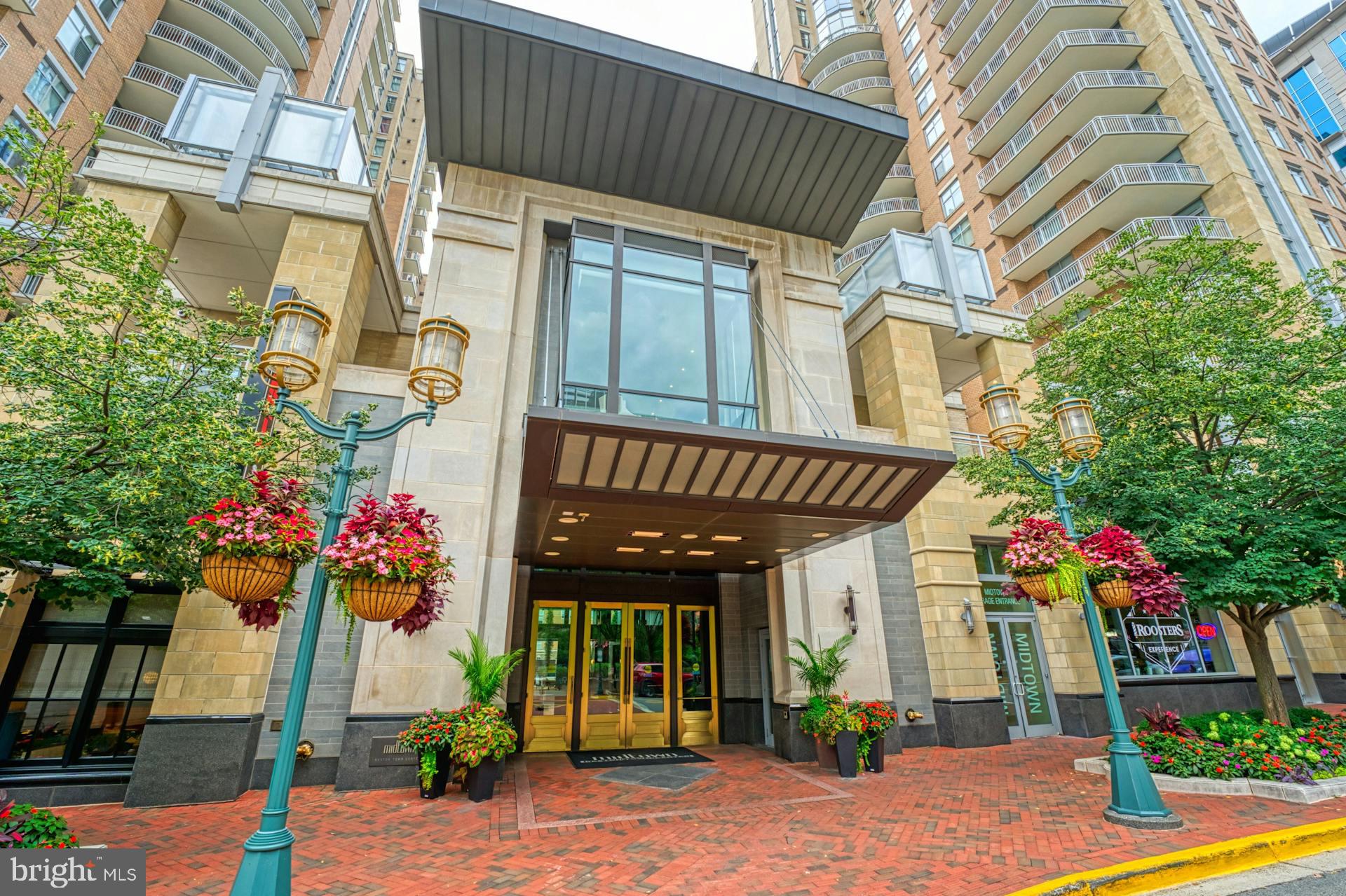 MIDTOWN AT RESTON TOWN CENTER - Residential