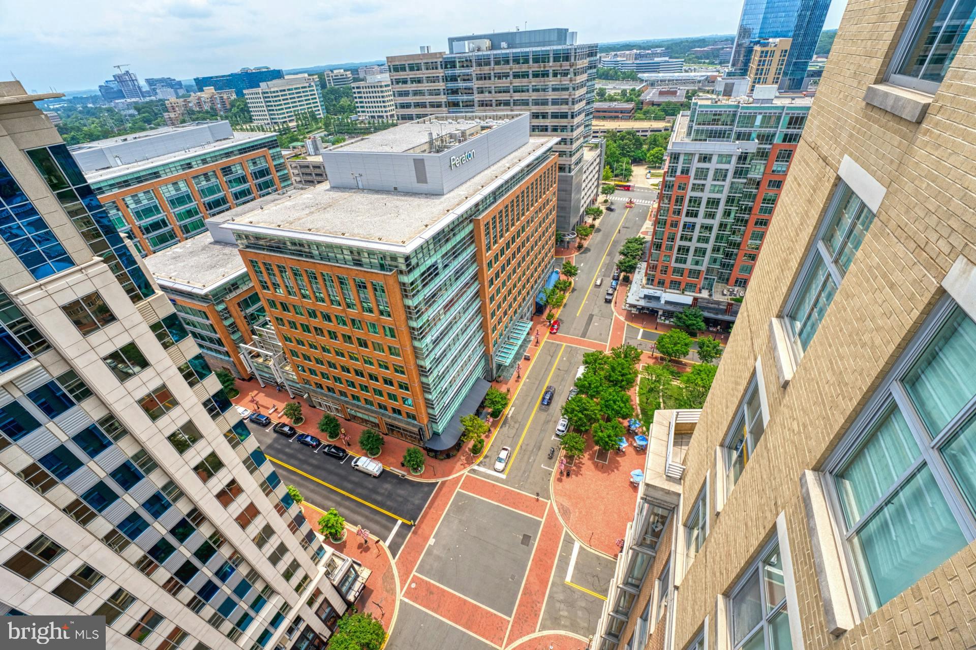 MIDTOWN AT RESTON TOWN CENTER - Residential