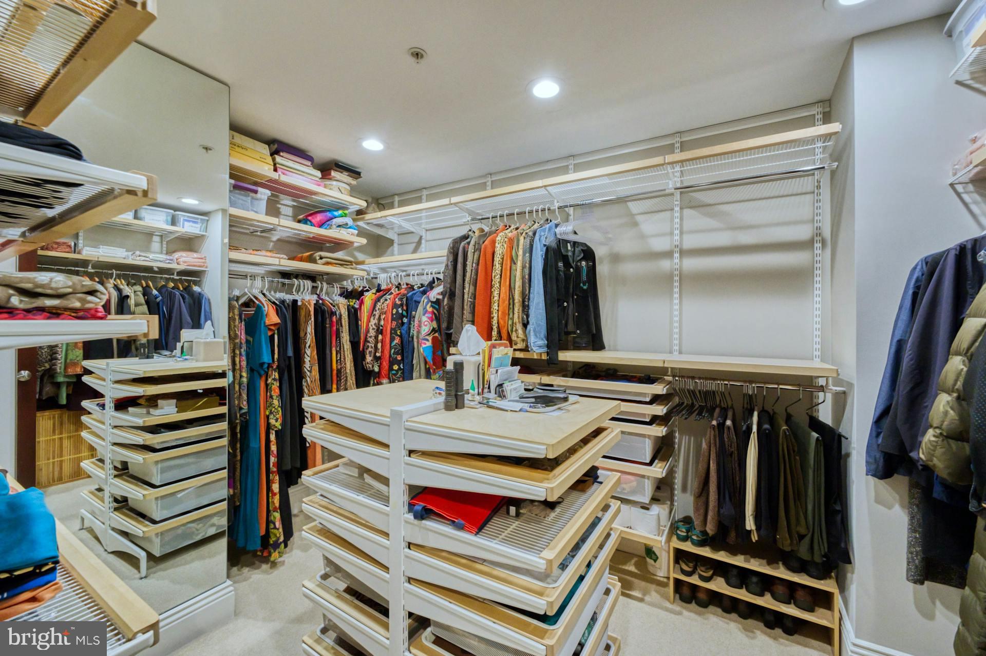 MIDTOWN AT RESTON TOWN CENTER - Residential