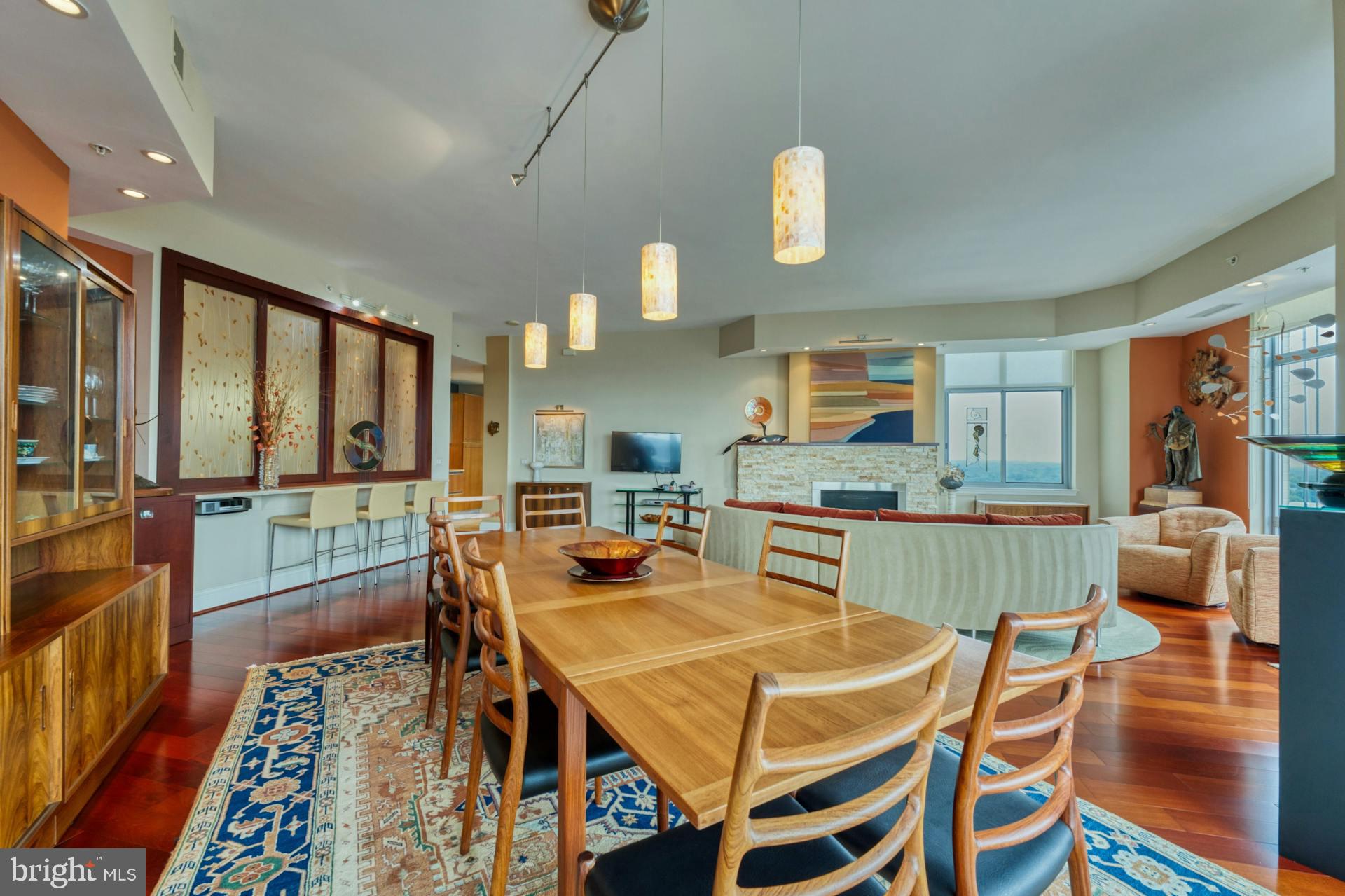 MIDTOWN AT RESTON TOWN CENTER - Residential