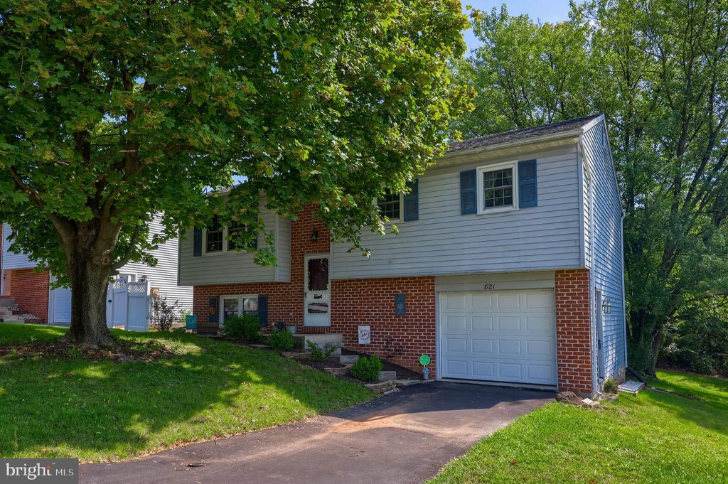 Photo of 821 Evergreen Street, Denver, PA 17517 (MLS # PALA2041240)