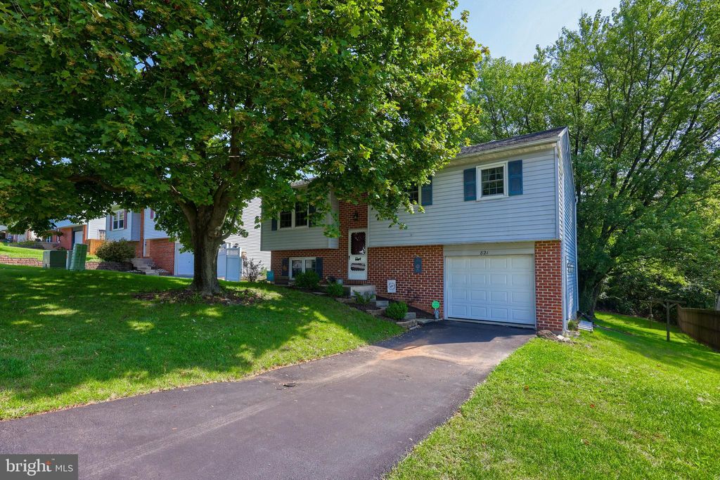 Photo of 821 Evergreen Street, Denver, PA 17517 (MLS # PALA2041240)