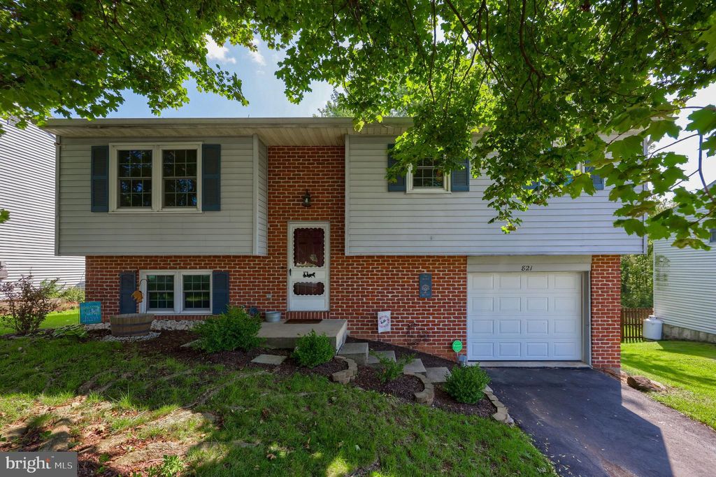 Photo of 821 Evergreen Street, Denver, PA 17517 (MLS # PALA2041240)