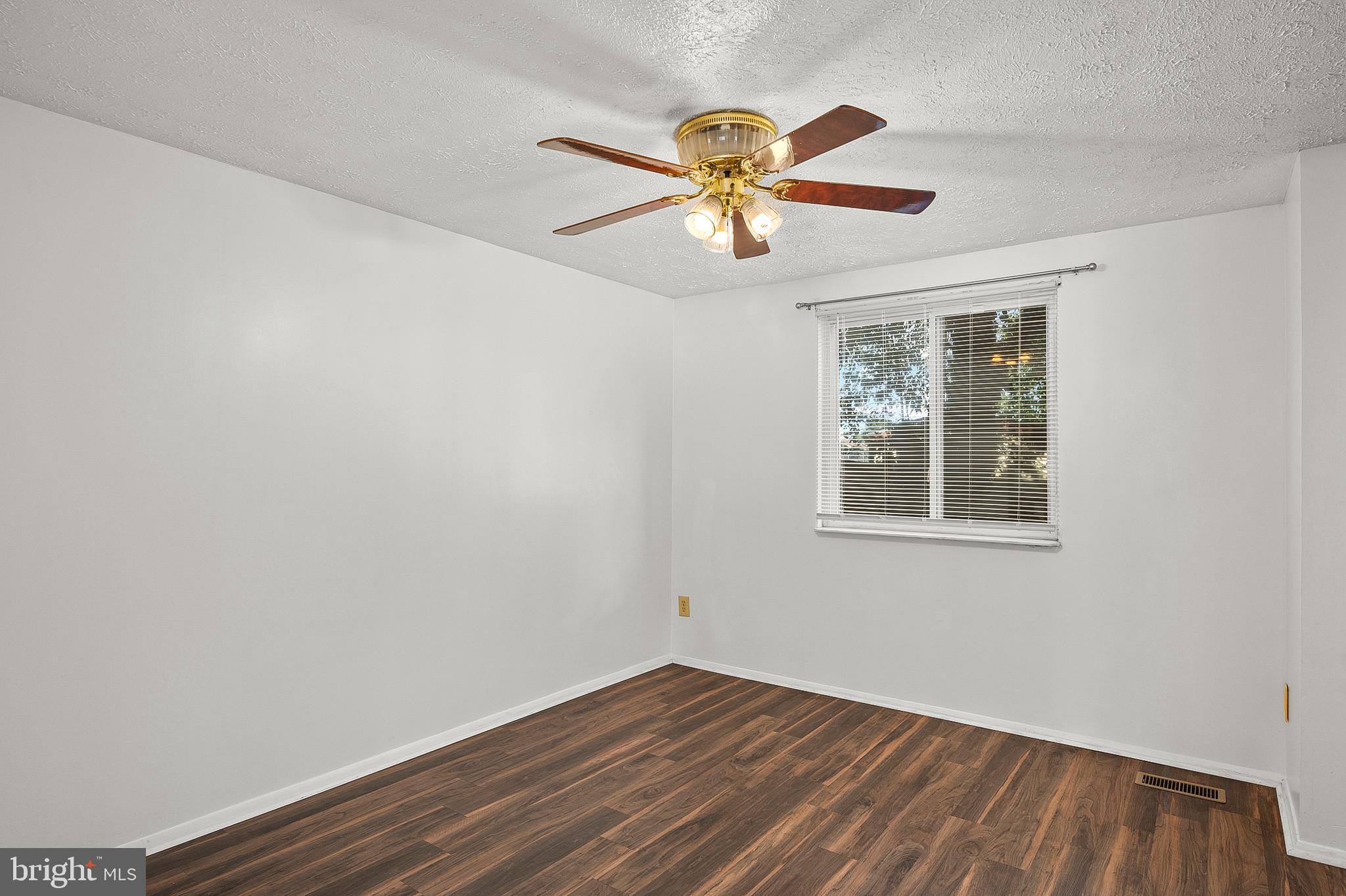 HARMANS WOODS - Residential Lease