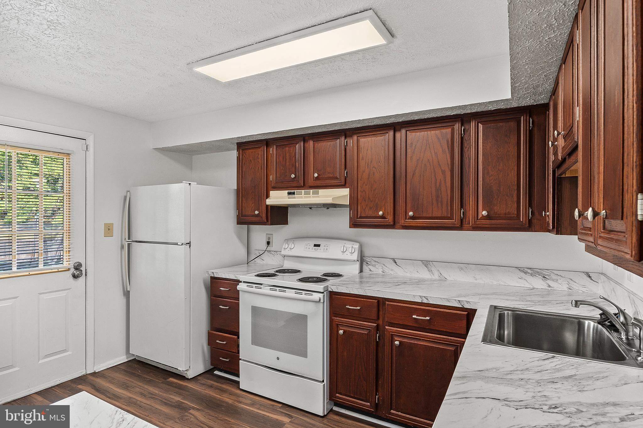 HARMANS WOODS - Residential Lease