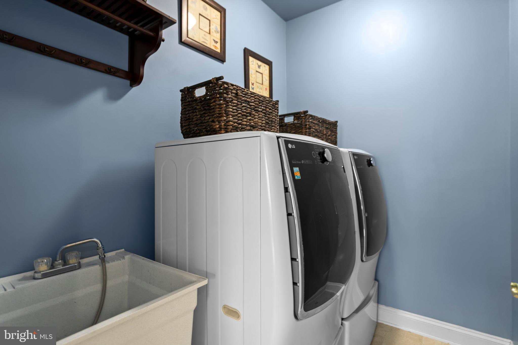 LANSDOWNE ON THE POTOMAC - Residential