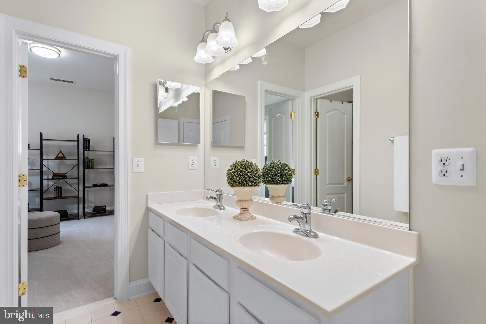 LANSDOWNE ON THE POTOMAC - Residential