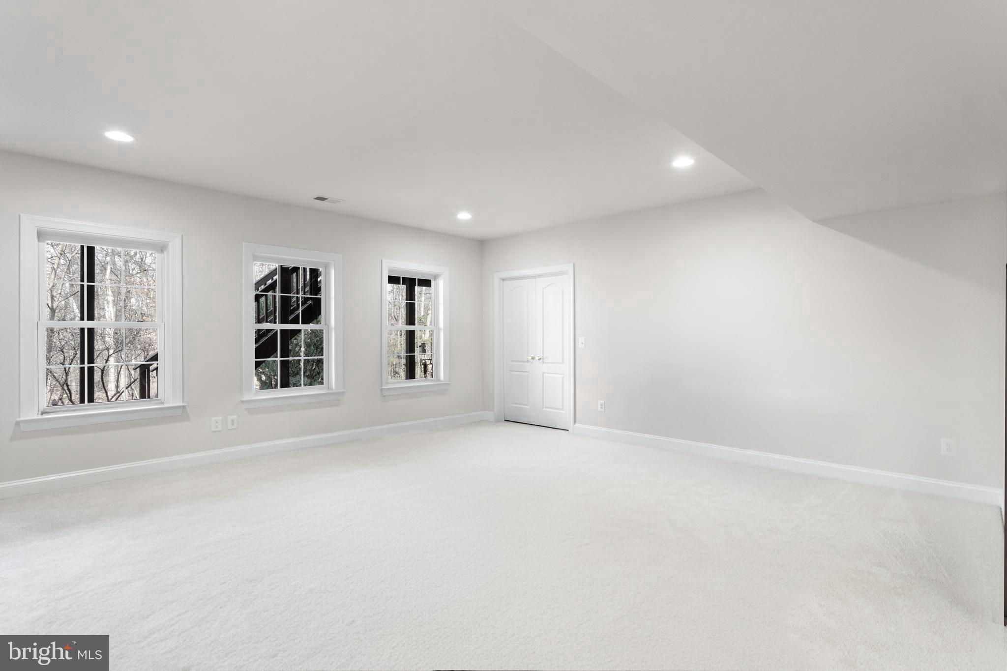 LANSDOWNE ON THE POTOMAC - Residential