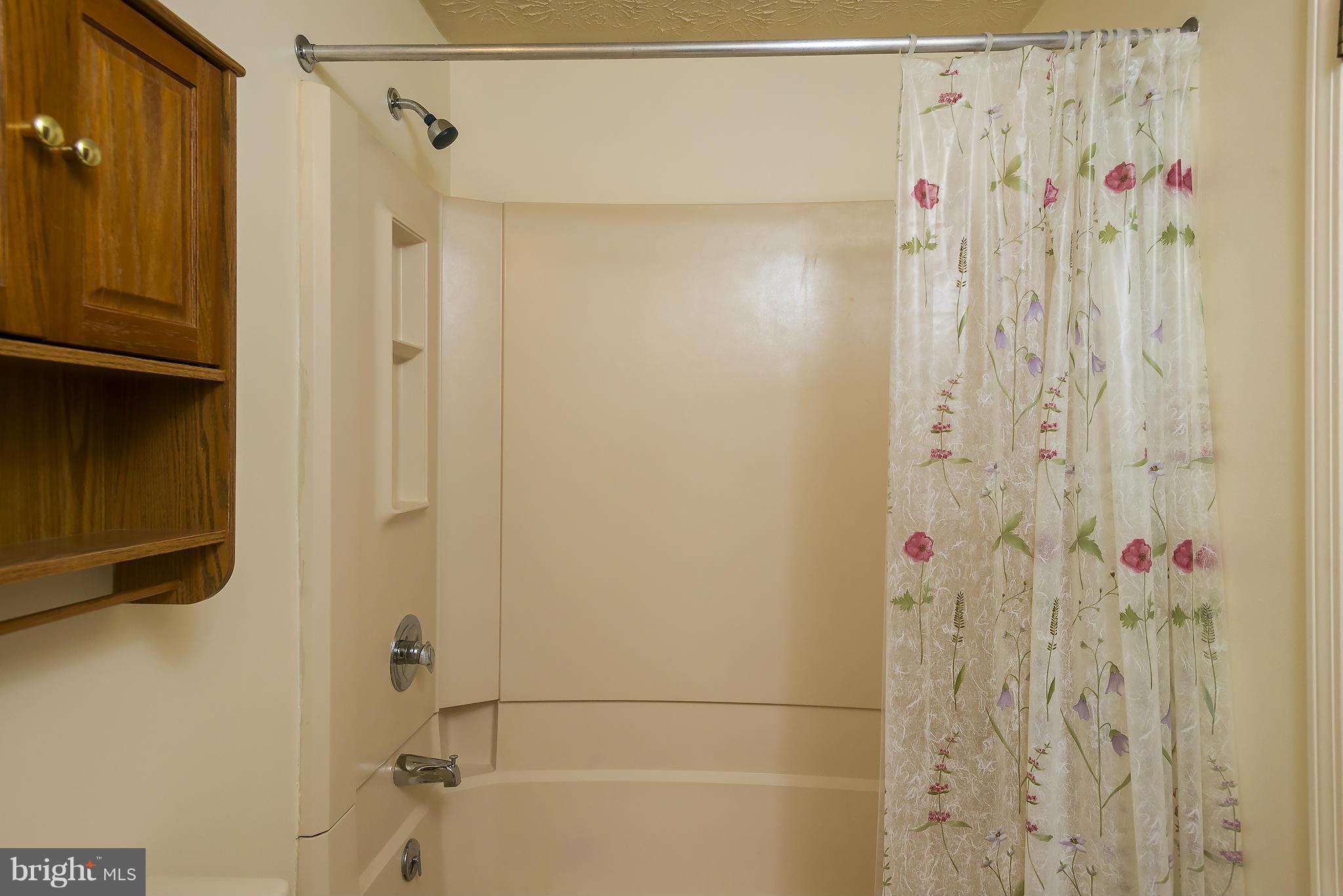 HUNT COUNTRY ESTATES - Residential