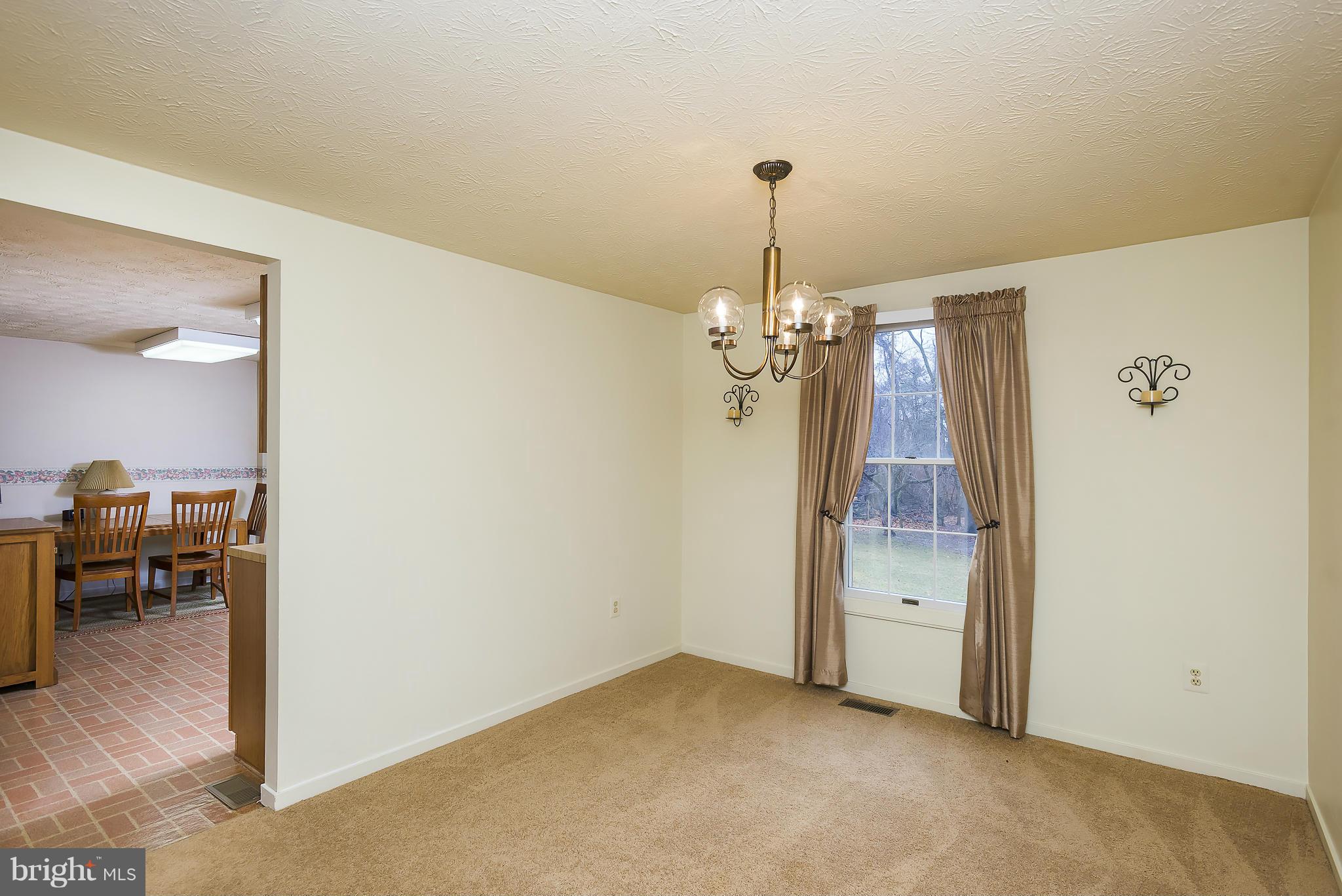 HUNT COUNTRY ESTATES - Residential