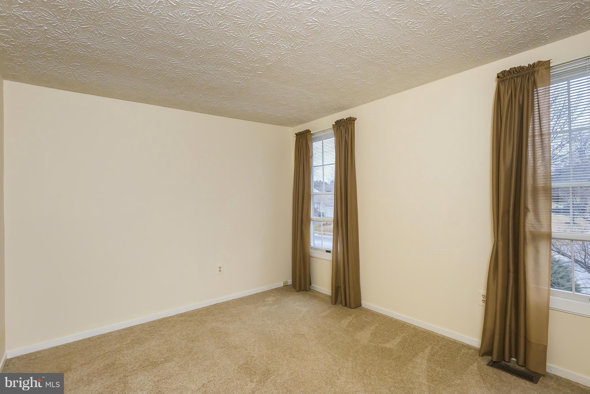 HUNT COUNTRY ESTATES - Residential