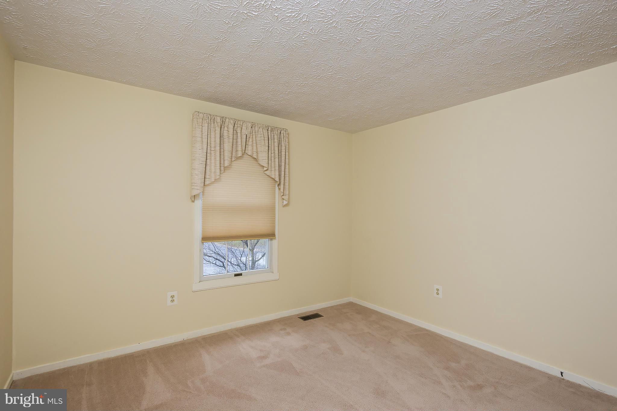 HUNT COUNTRY ESTATES - Residential