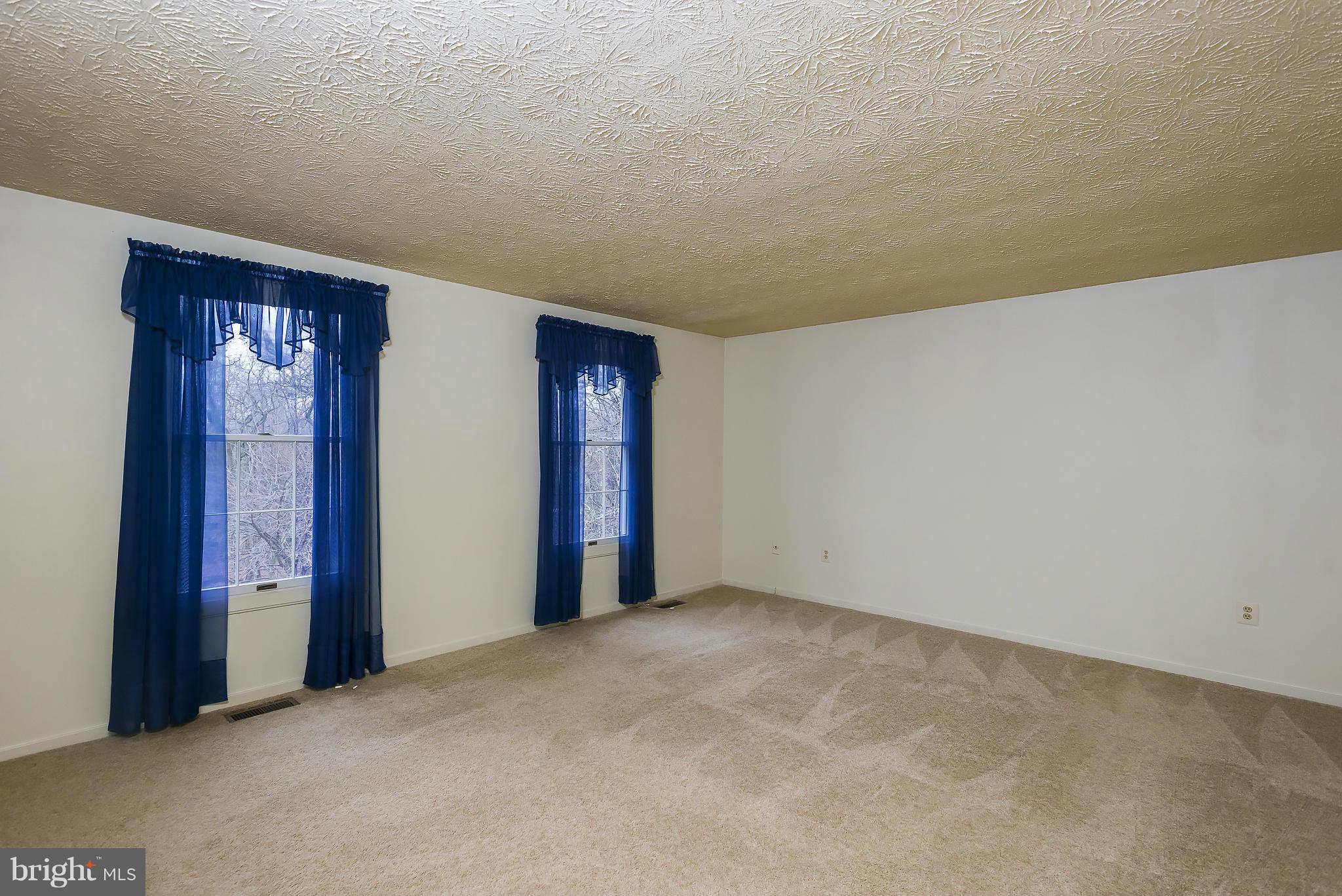 HUNT COUNTRY ESTATES - Residential