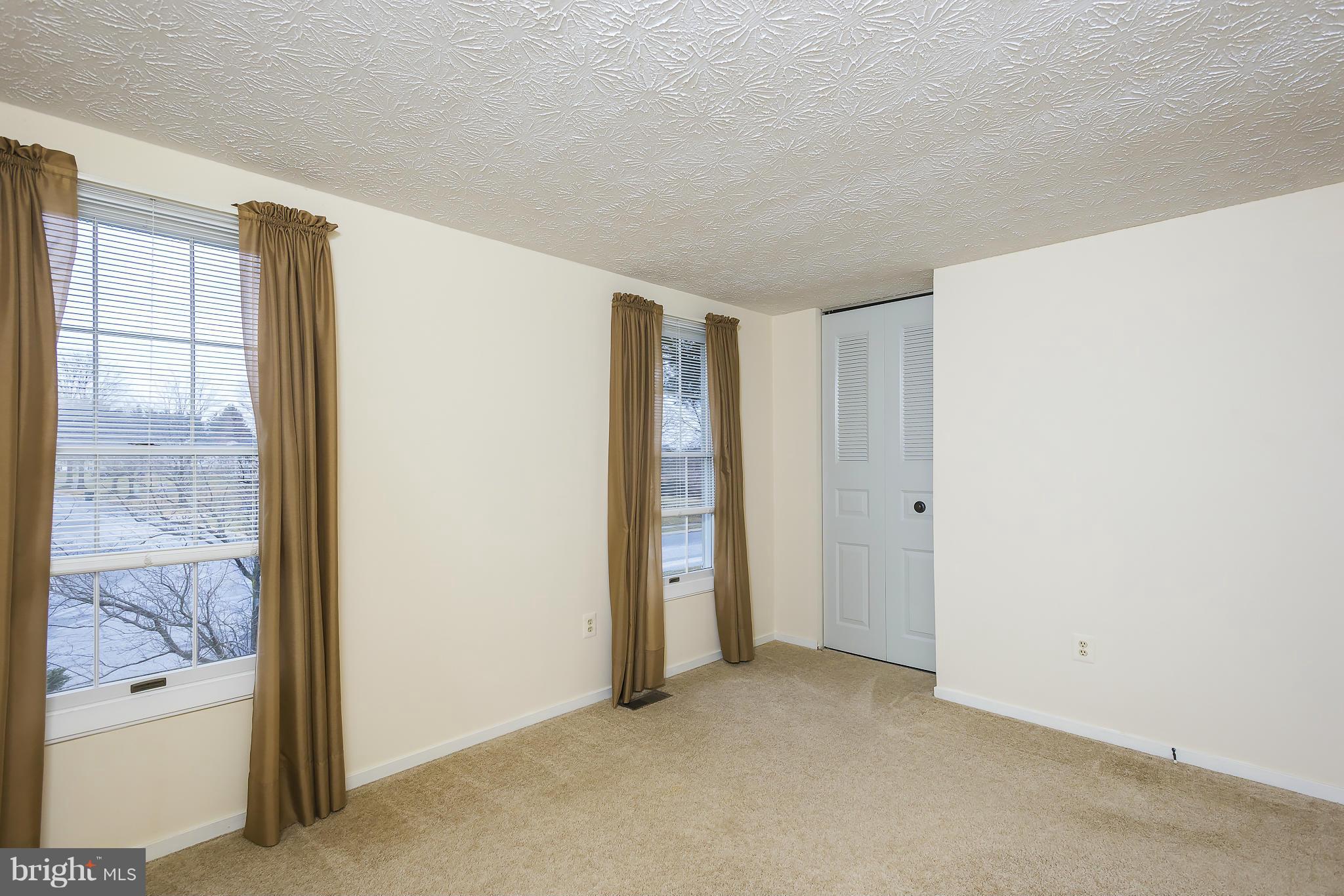 HUNT COUNTRY ESTATES - Residential