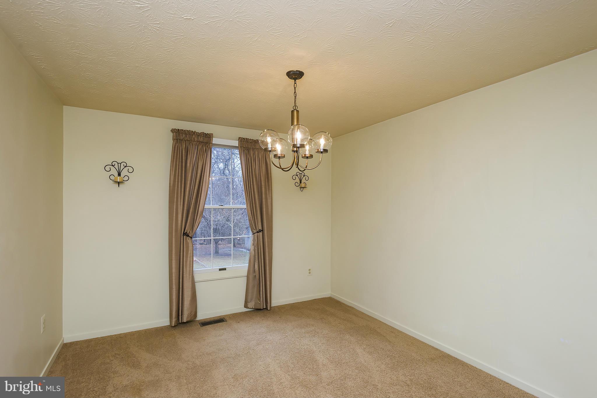 HUNT COUNTRY ESTATES - Residential