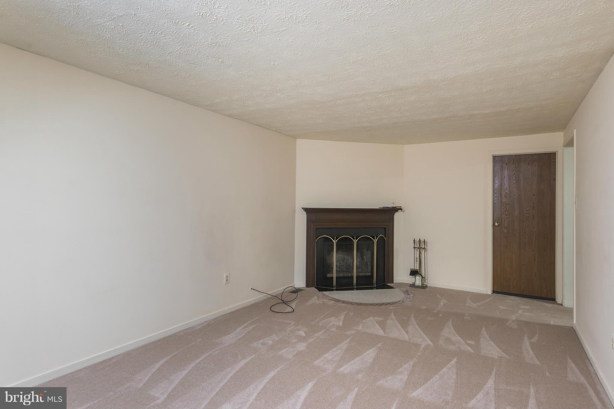 HUNT COUNTRY ESTATES - Residential