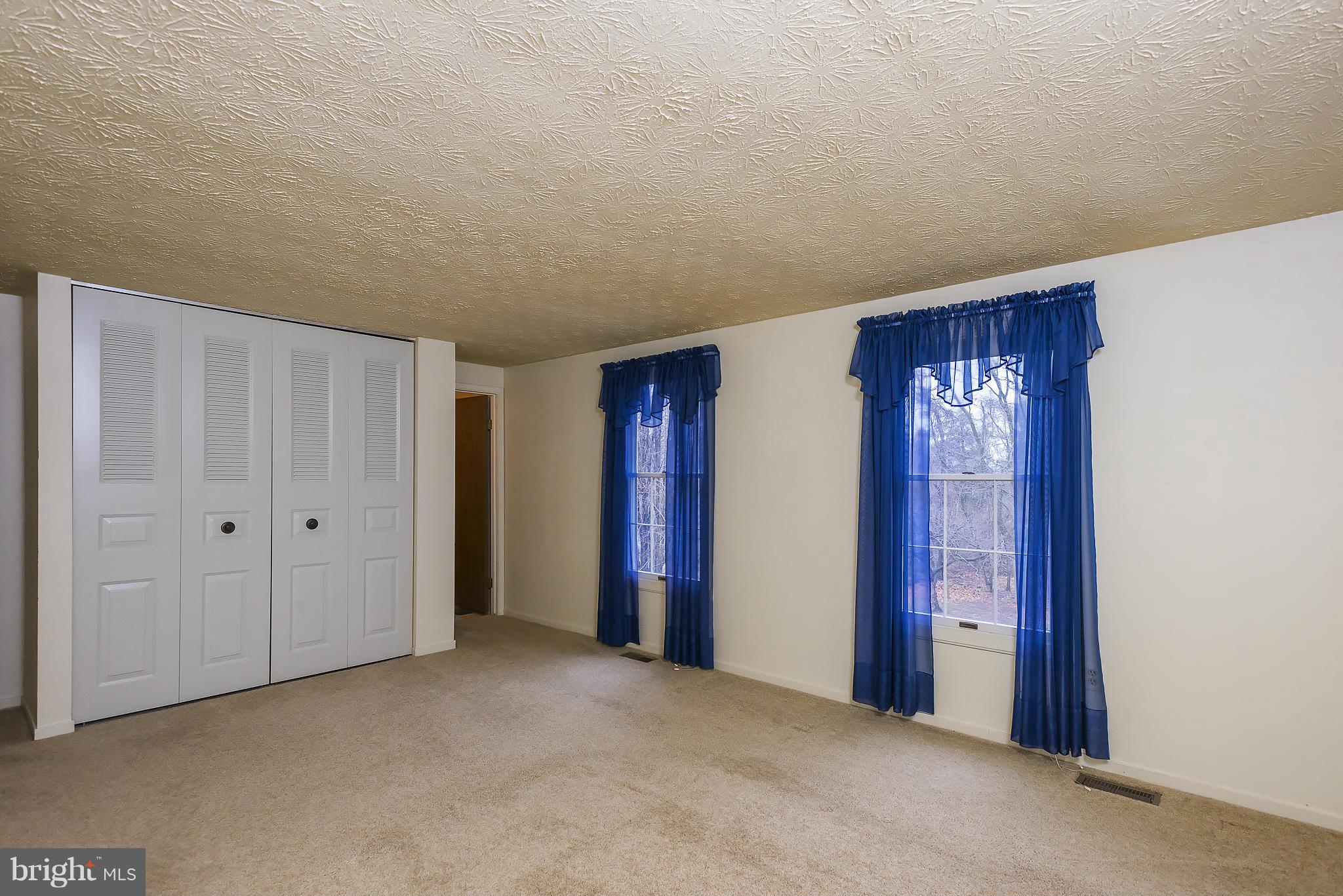 HUNT COUNTRY ESTATES - Residential