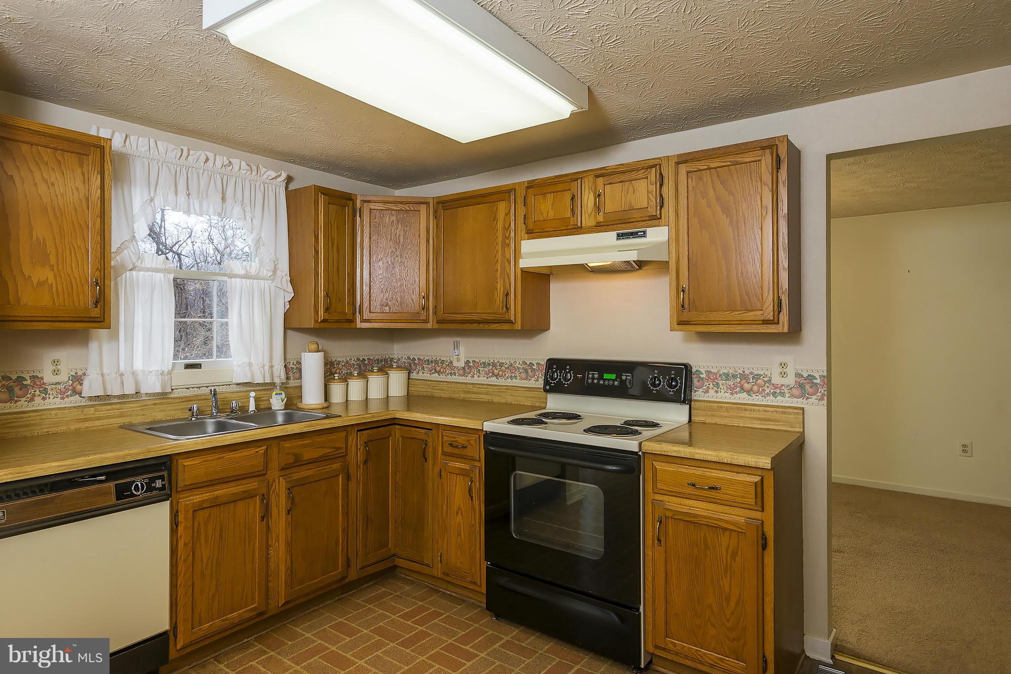 HUNT COUNTRY ESTATES - Residential