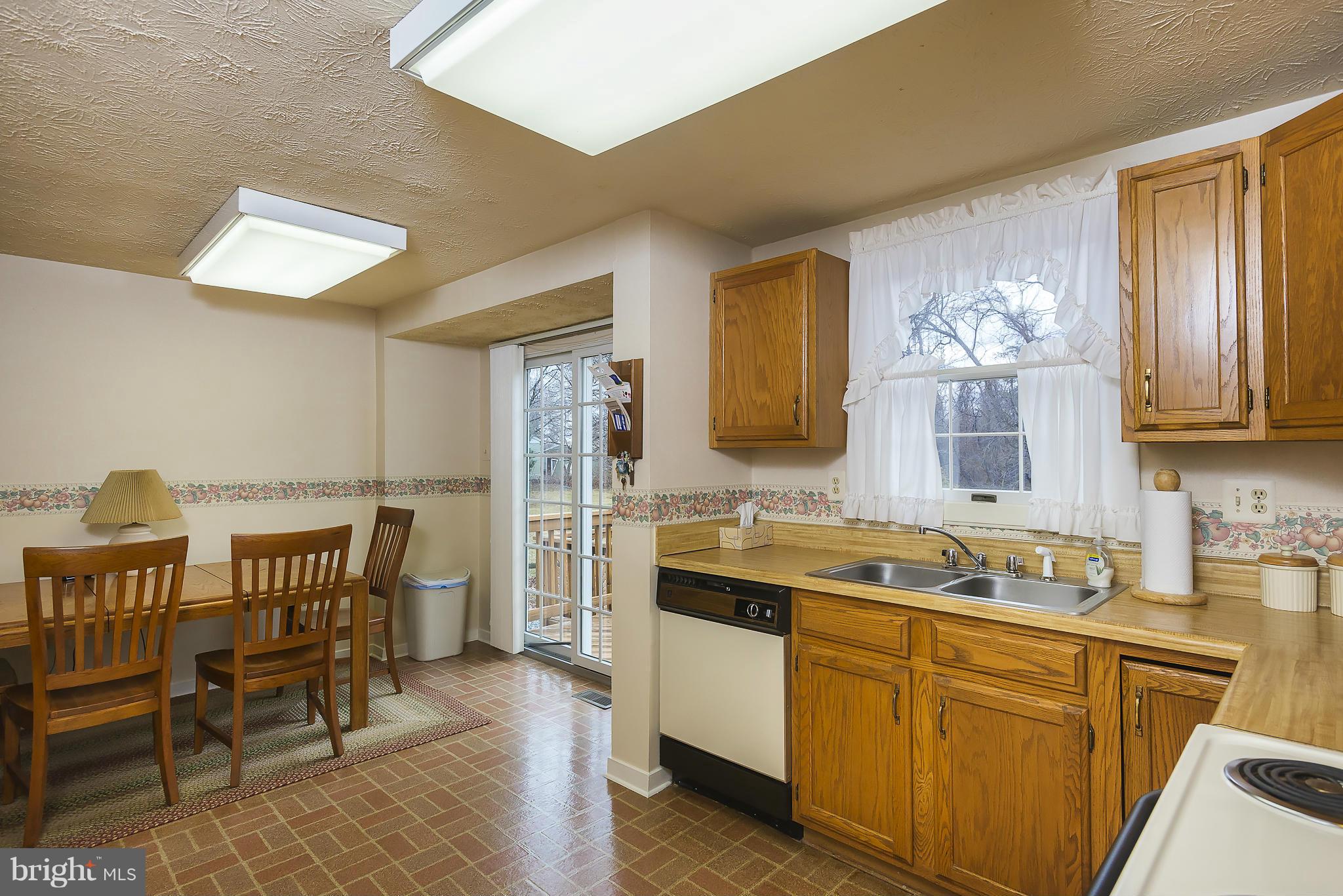 HUNT COUNTRY ESTATES - Residential