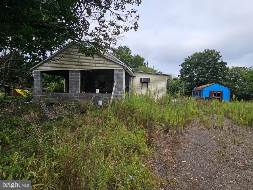 Tucked away on a quiet 2.8-acre parcel, this stick-built converted mobile home offers a rare chance to create your own private retreat. The structure needs significant cleanup and cosmetic attention, but the potential is there—and the land is the real star.
Enjoy sweeping mountain views once the brush is cleared, and take advantage of the natural privacy offered by mature trees and generous spacing from neighbors. Whether you're looking to renovate, rebuild, or simply escape the noise, this property delivers raw potential in a peaceful setting.
No HOA, no nonsense—just land, sky, and a canvas waiting for your vision. Cash only