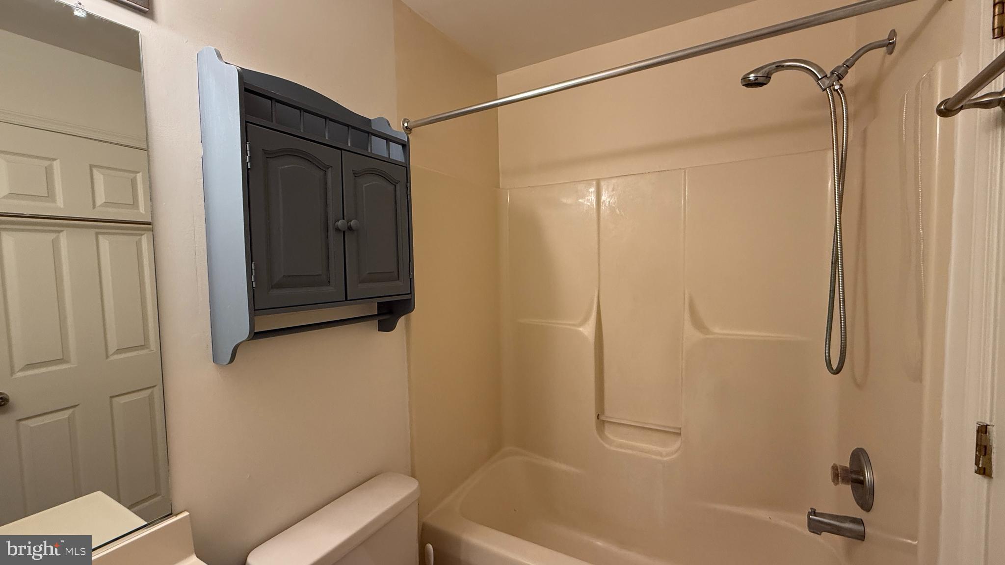 SOUTH OAKS - Residential Lease