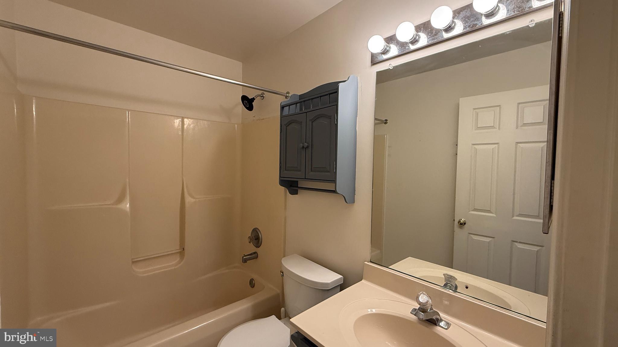 SOUTH OAKS - Residential Lease