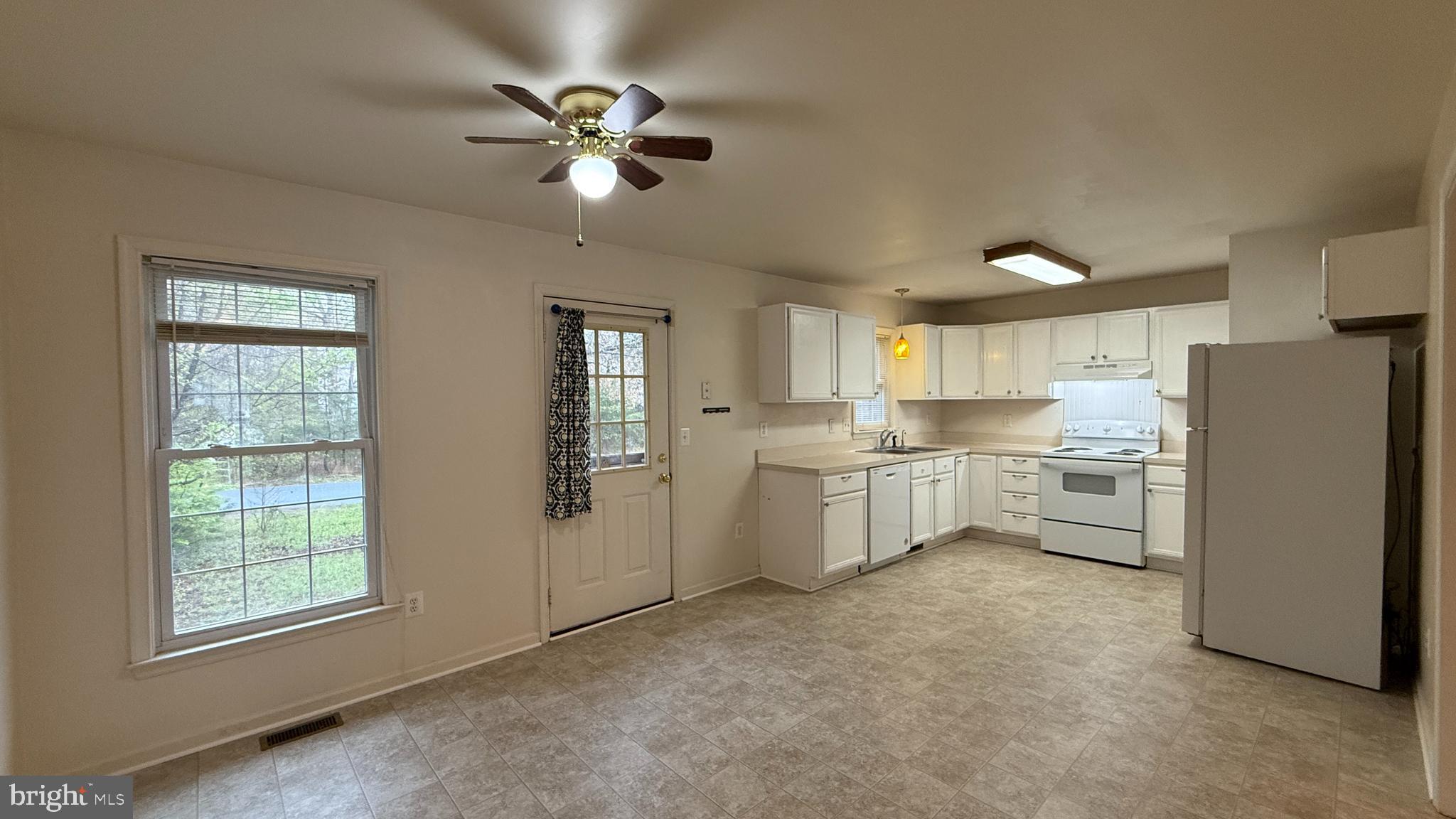 SOUTH OAKS - Residential Lease