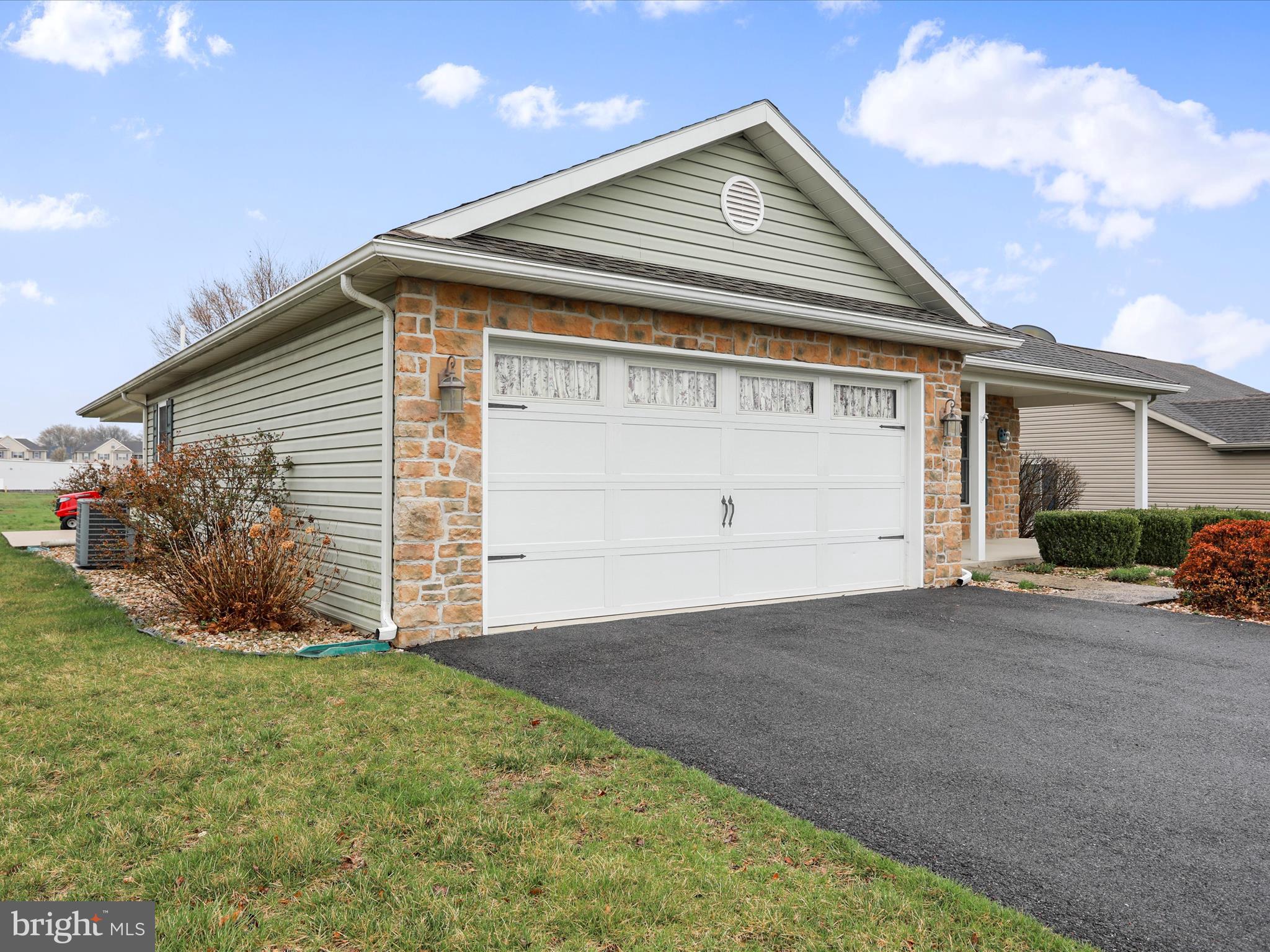 ENCLAVE - Residential