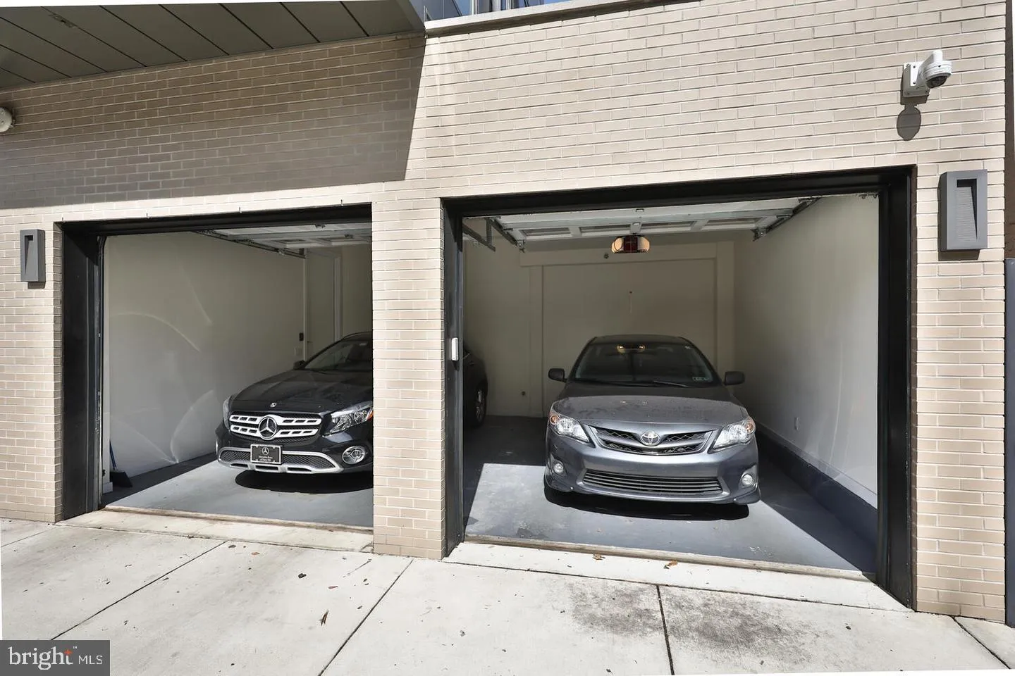 Philadelphia, Pennsylvania 19146, United States, 4 Bedrooms Bedrooms, ,4 BathroomsBathrooms,Residential,Coming Soon,179817