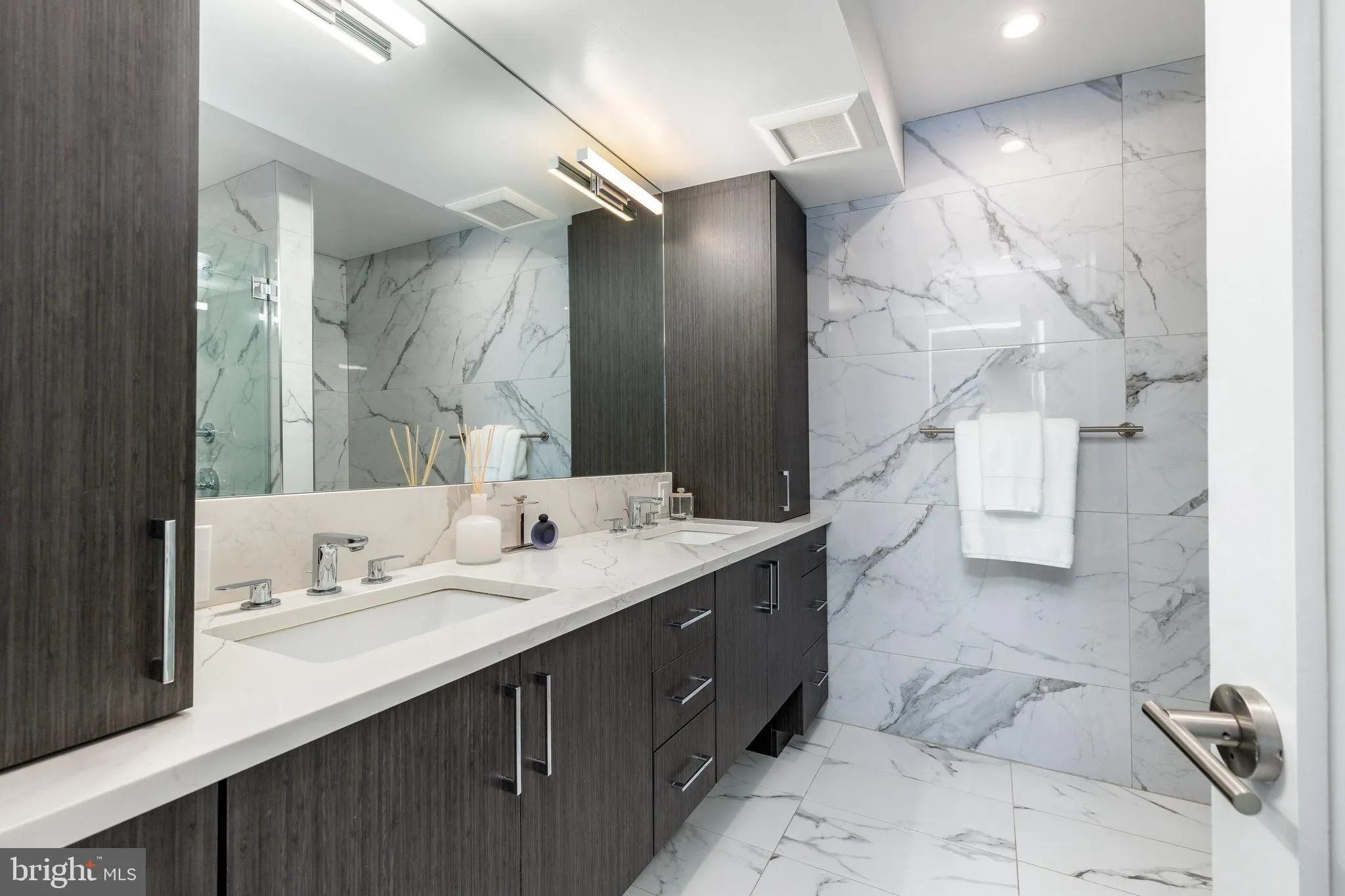 Philadelphia, Pennsylvania 19146, United States, 4 Bedrooms Bedrooms, ,4 BathroomsBathrooms,Residential,Coming Soon,179817