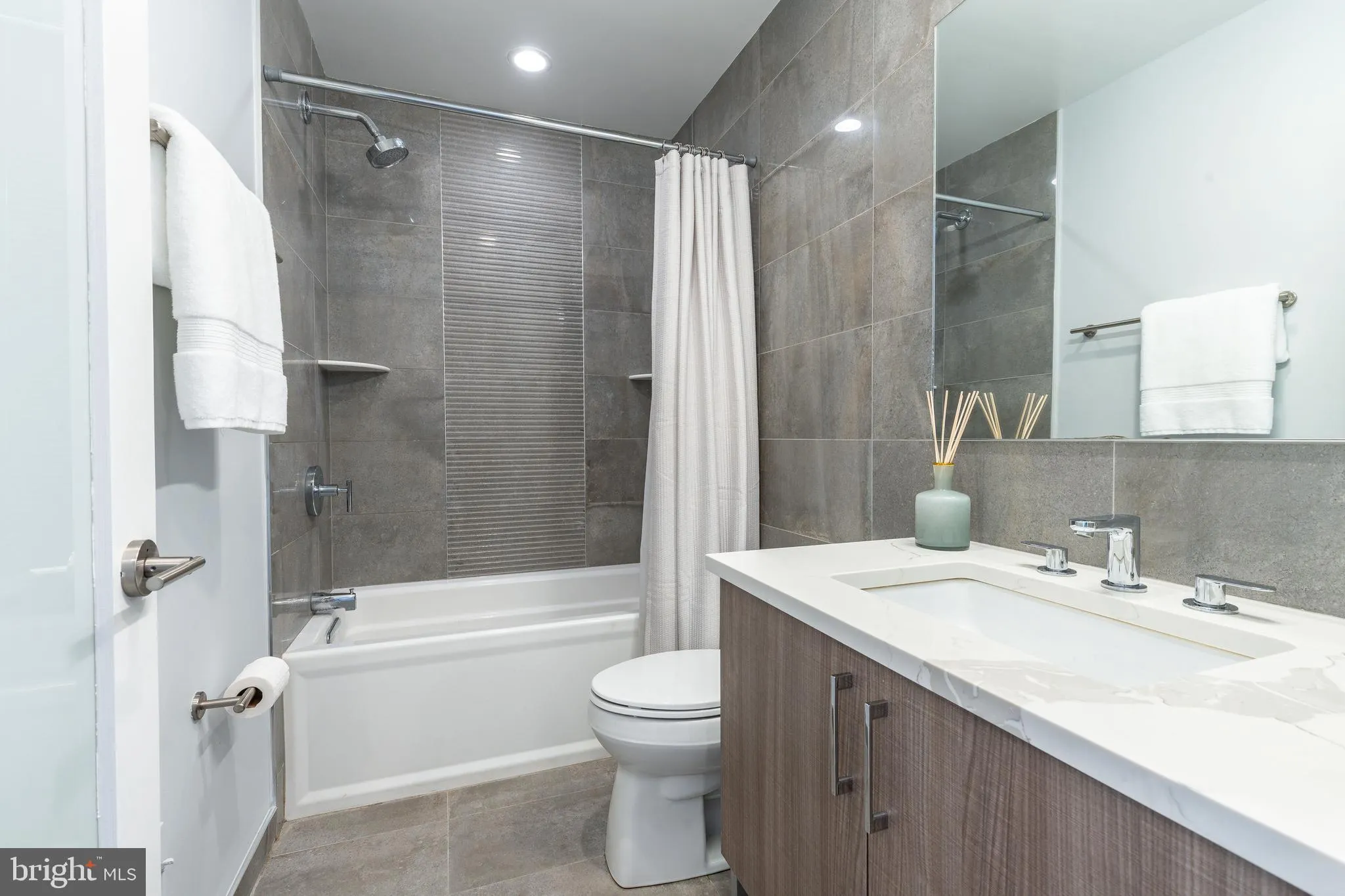 Philadelphia, Pennsylvania 19146, United States, 4 Bedrooms Bedrooms, ,4 BathroomsBathrooms,Residential,Coming Soon,179817