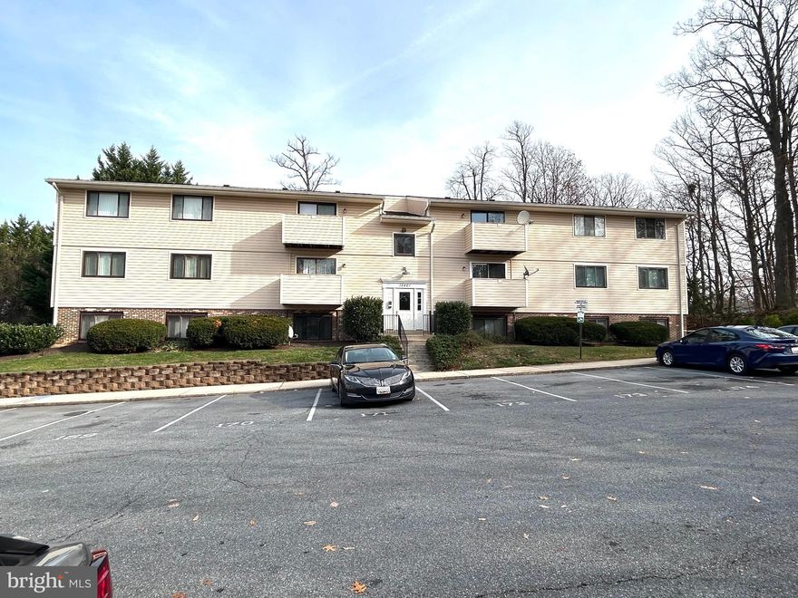 New price, this home isn't going to last long, Discover the charm of this delightful 2-bedroom, 1-bathroom unit nestled in the serene Gunners View community. With 889 sq. ft. of thoughtfully designed living space, this inviting garden-style apartment offers a perfect blend of comfort and convenience. Enjoy the ease of in-unit laundry, making everyday chores a breeze. The well-maintained grounds invite you to unwind and connect with nature, while the association takes care of snow removal, lawn maintenance, and trash services, allowing you to focus on what truly matters. Step inside to find a cozy atmosphere, ideal for relaxation or entertaining friends. The open layout maximizes space and light, creating a warm and welcoming environment. With dedicated parking and easy access to common areas, this home is perfect for those seeking a low-maintenance lifestyle. Experience the joy of living in a community that prioritizes comfort and convenience—your new home awaits!