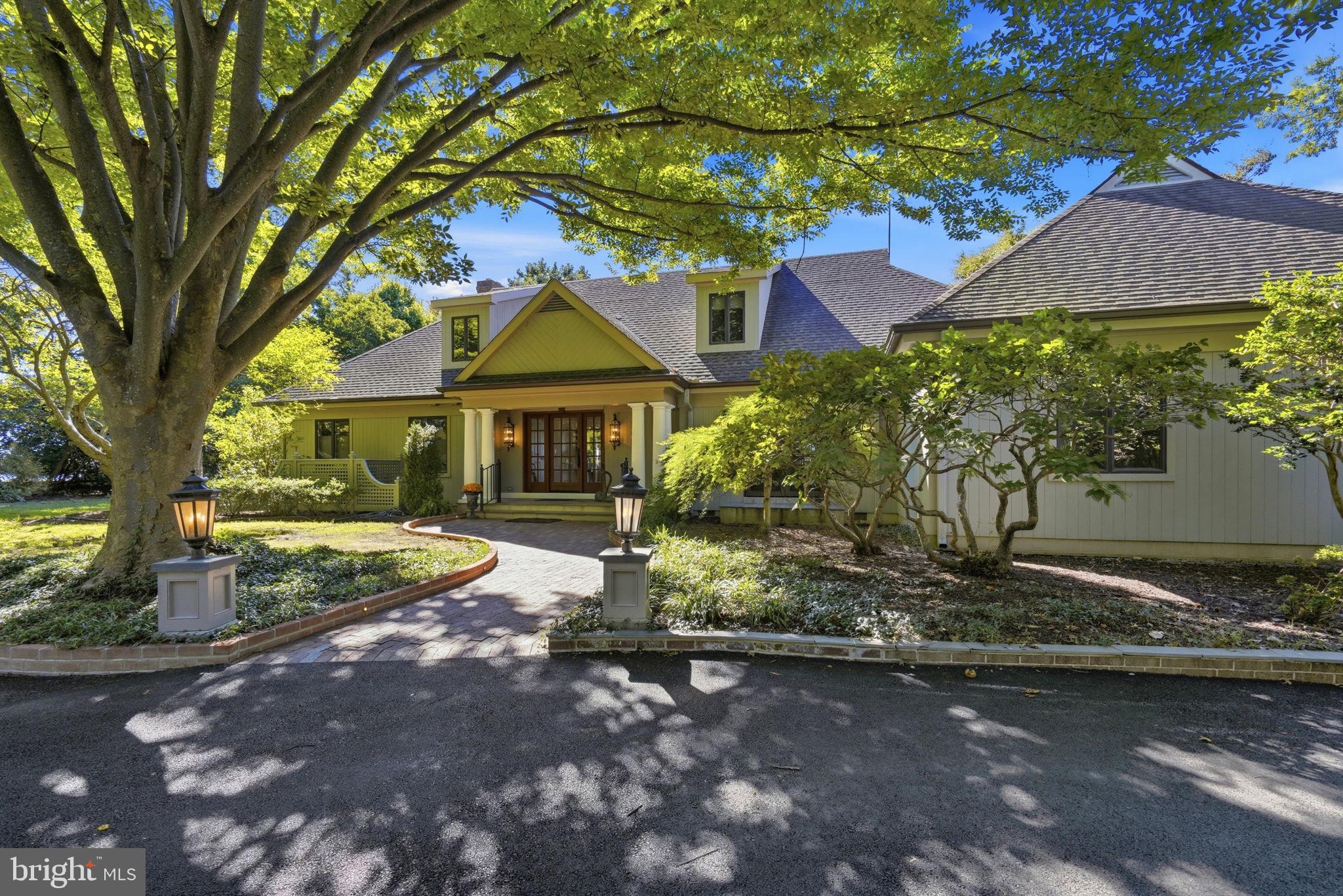 8242 INGLETON CIRCLE
