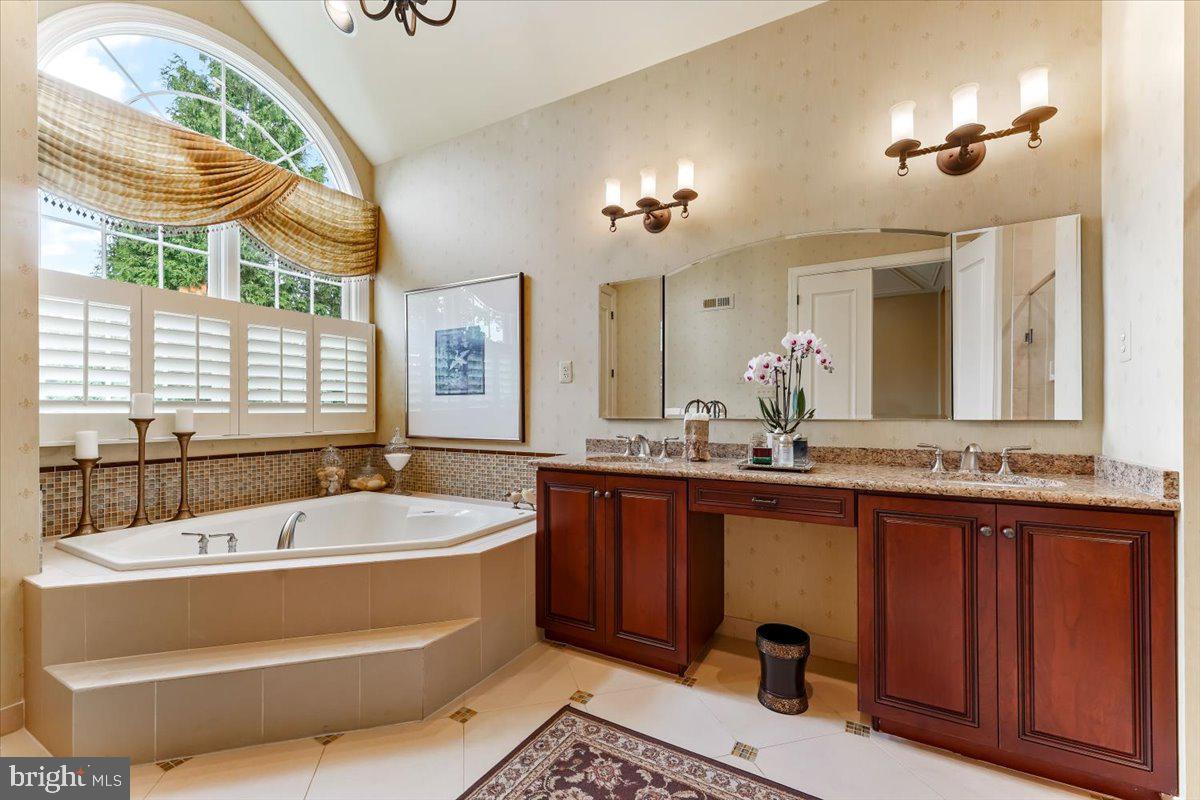 EST AT MILL CREEK - Residential