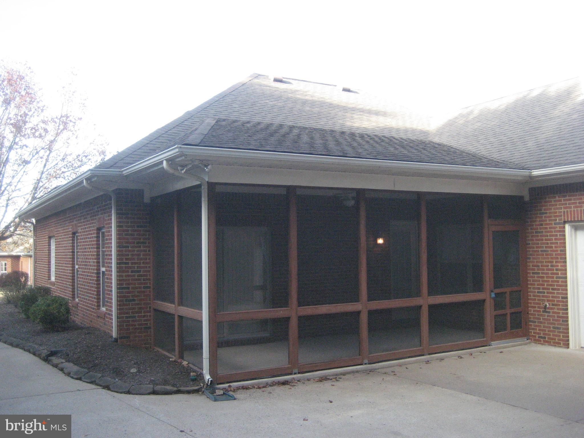 CARRIAGE HOUSE CHASE - Residential Lease