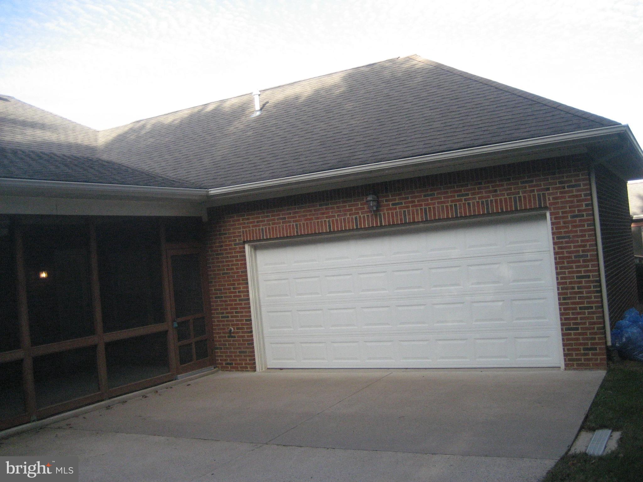 CARRIAGE HOUSE CHASE - Residential Lease