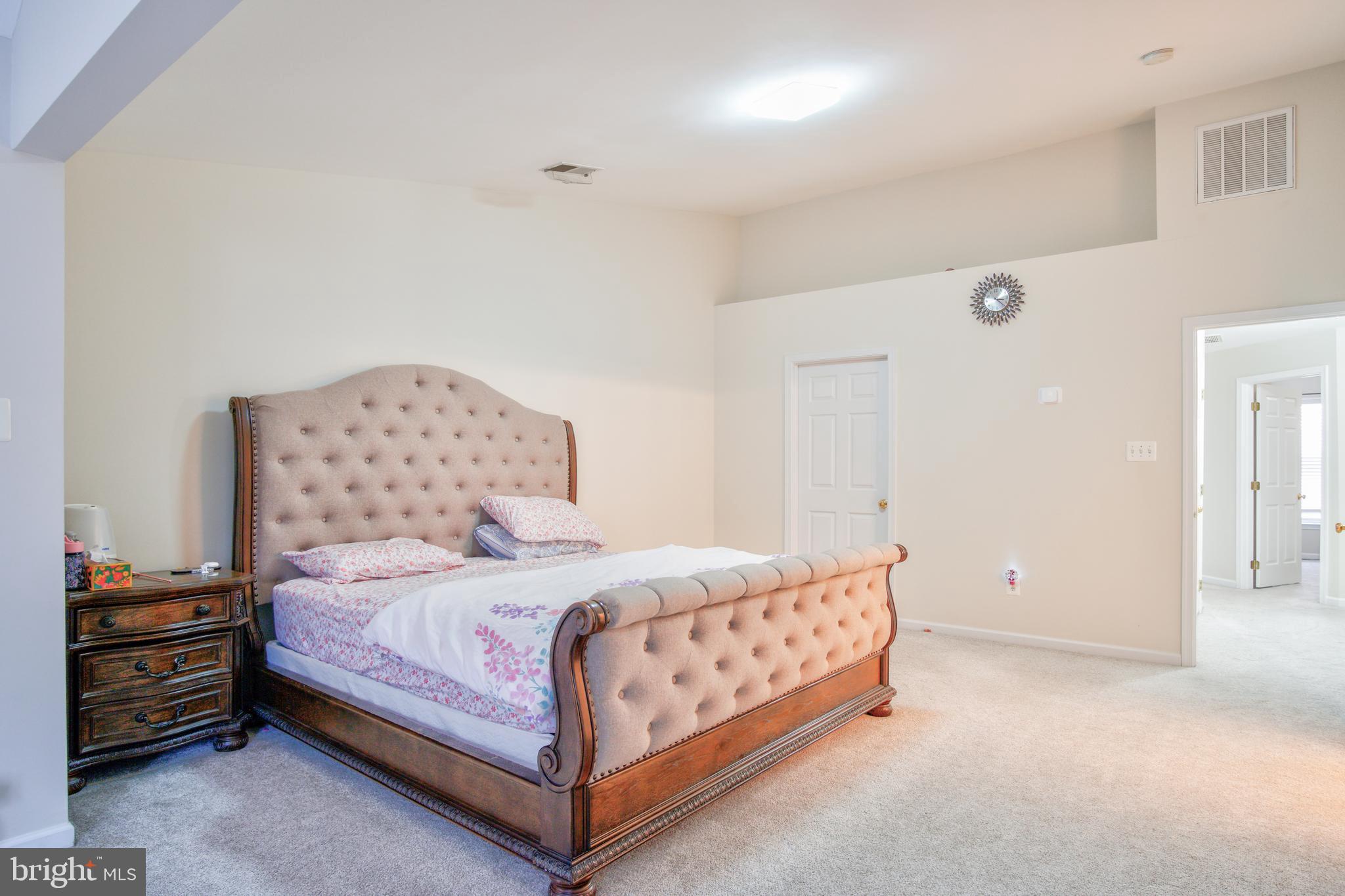 SOUTH RIDING - Residential Lease