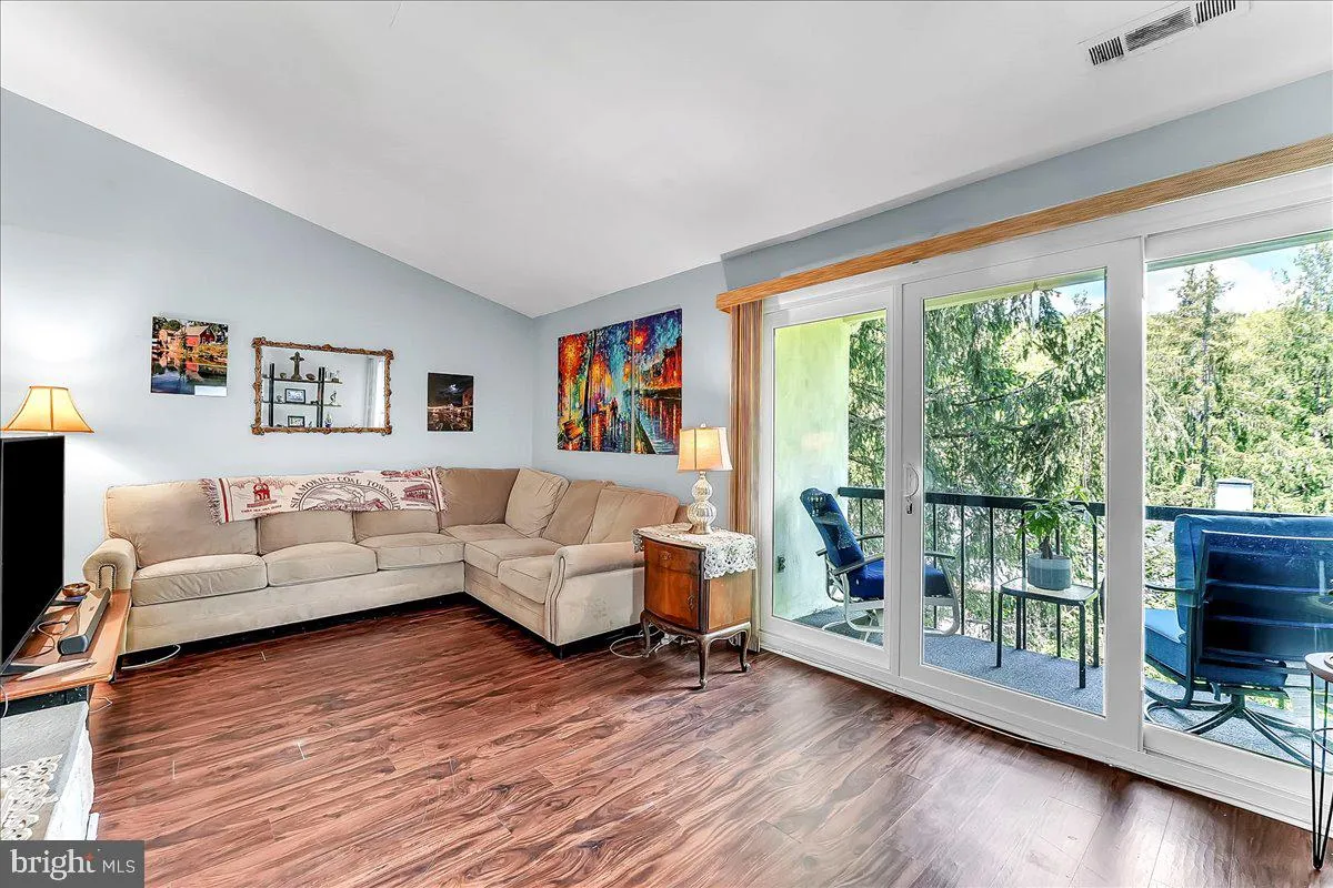 Newtown Square, Pennsylvania 19073, United States, 1 Bedroom Bedrooms, ,1 BathroomBathrooms,Residential,Contingent,127122