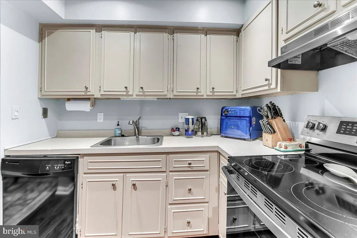 Newtown Square, Pennsylvania 19073, United States, 1 Bedroom Bedrooms, ,1 BathroomBathrooms,Residential,Contingent,127122