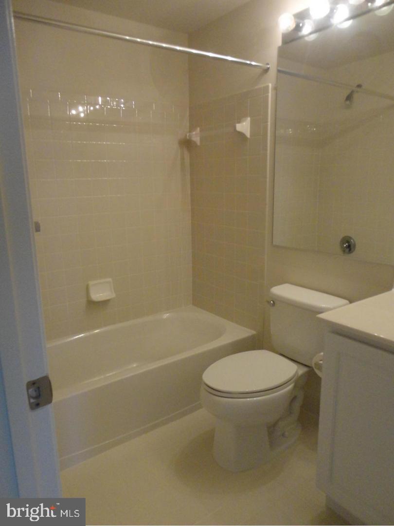 MADISON CRESCENT CONDOMINIUM - Residential Lease