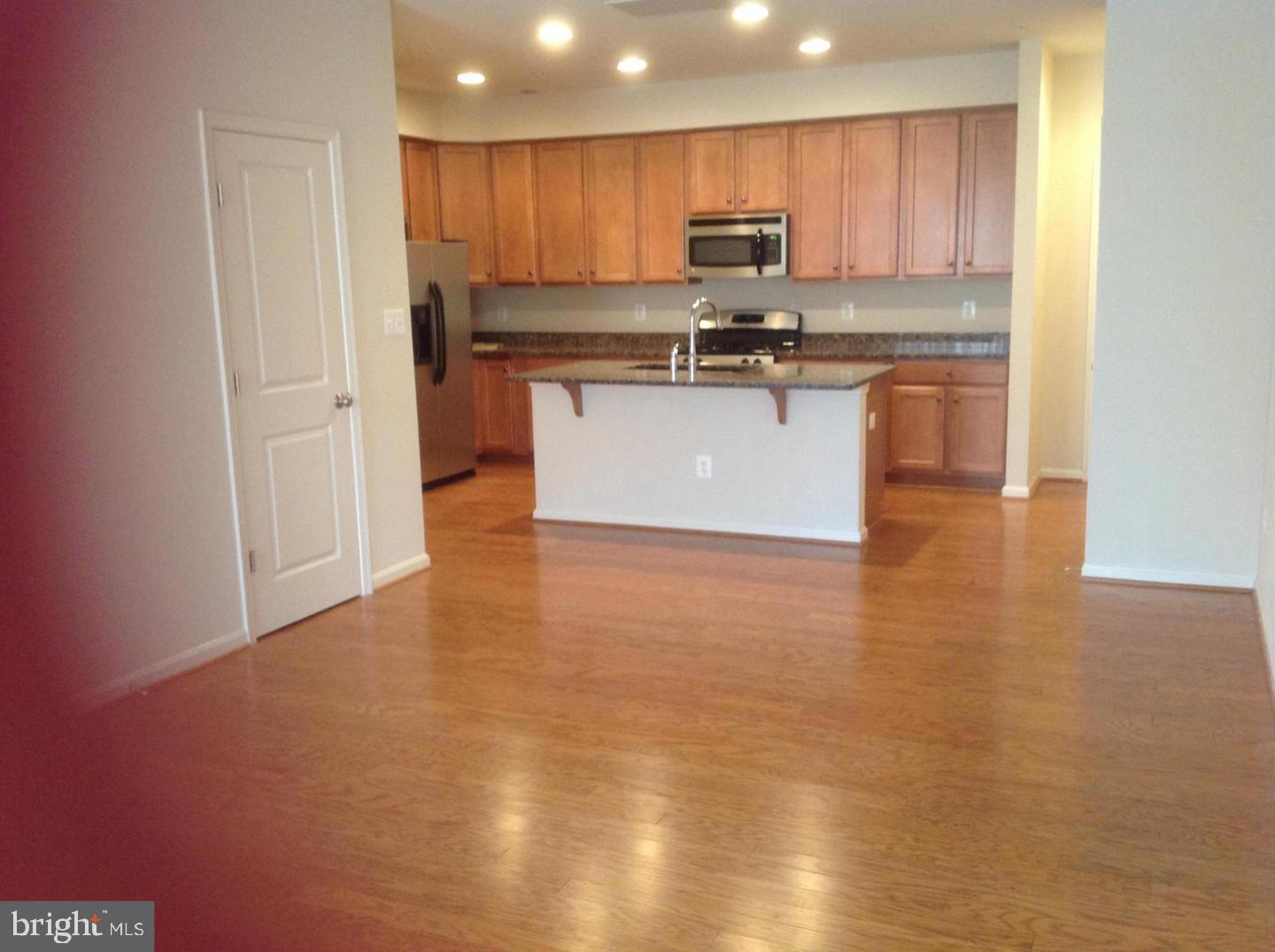 MADISON CRESCENT CONDOMINIUM - Residential Lease
