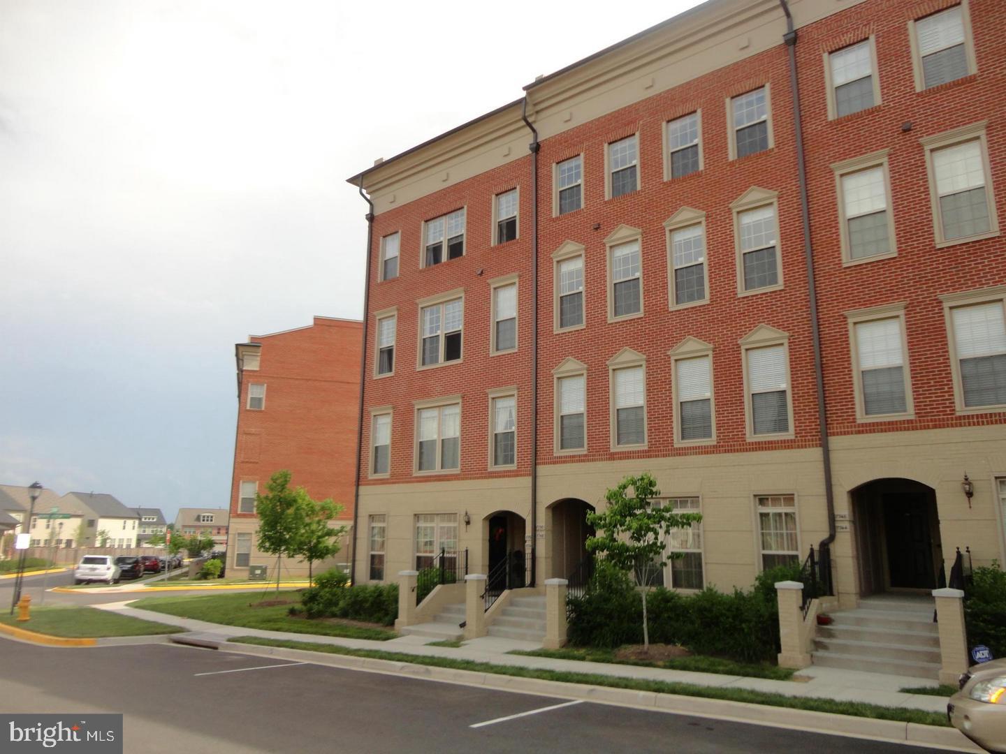 MADISON CRESCENT CONDOMINIUM - Residential Lease