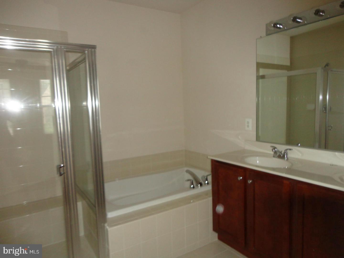 MADISON CRESCENT CONDOMINIUM - Residential Lease