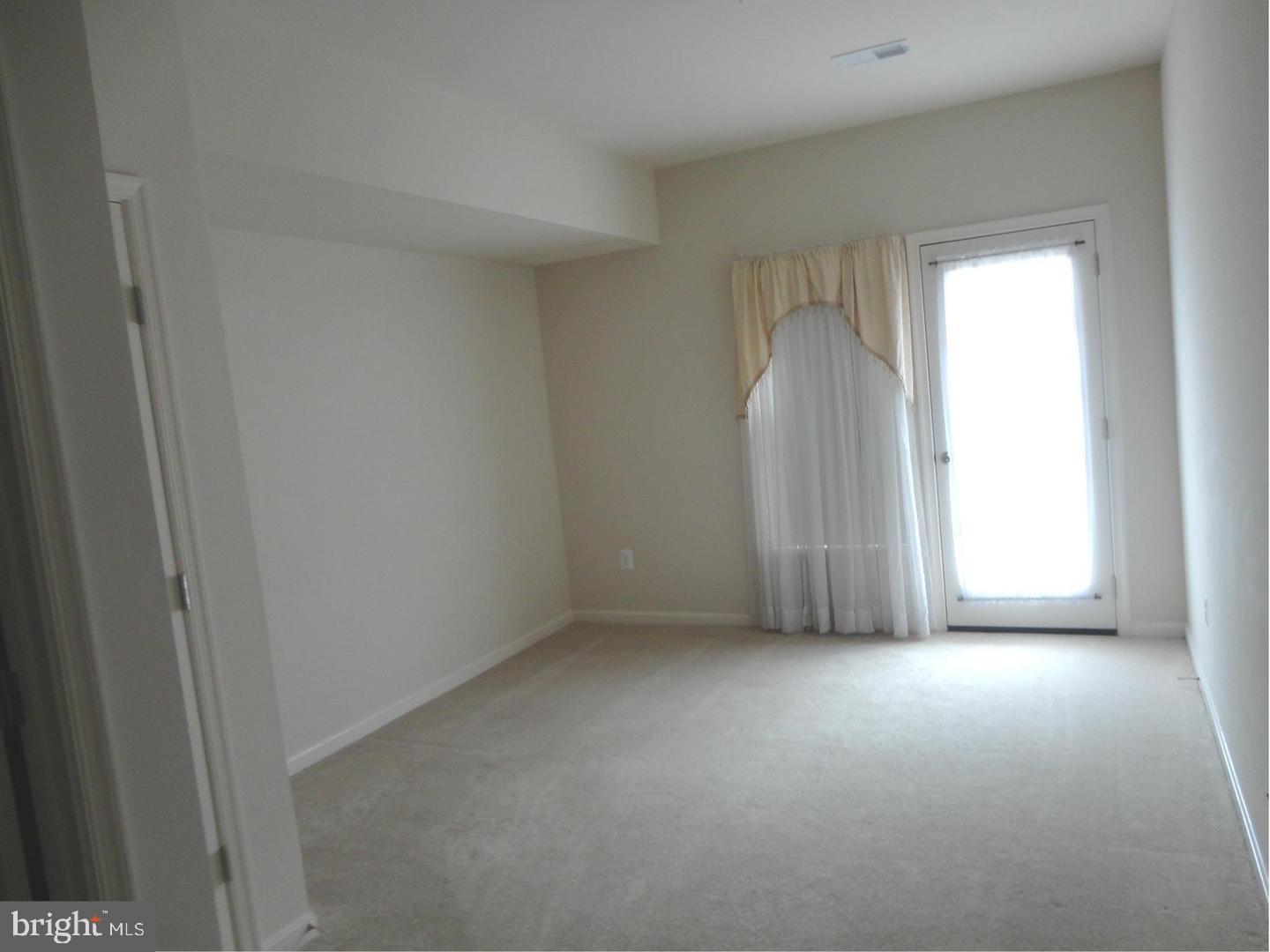 MADISON CRESCENT CONDOMINIUM - Residential Lease